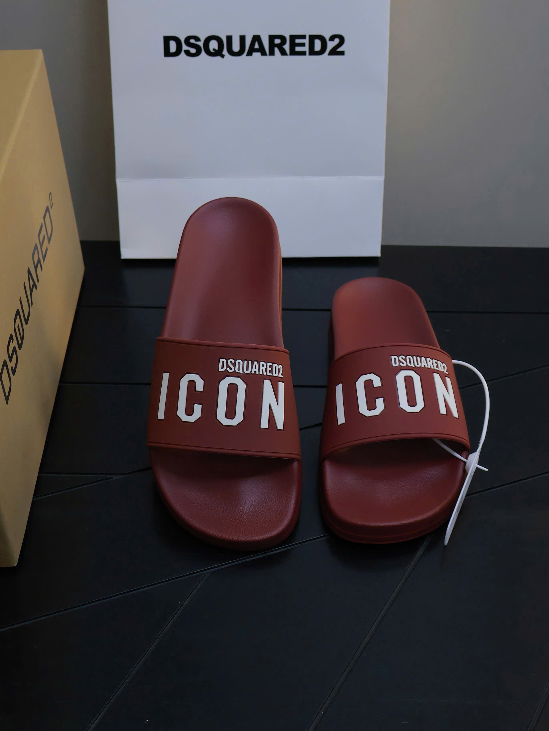 Dép lê Dsquared2 DSQ logo nổi quai new 2026 Like Auth 38-43 VTN
