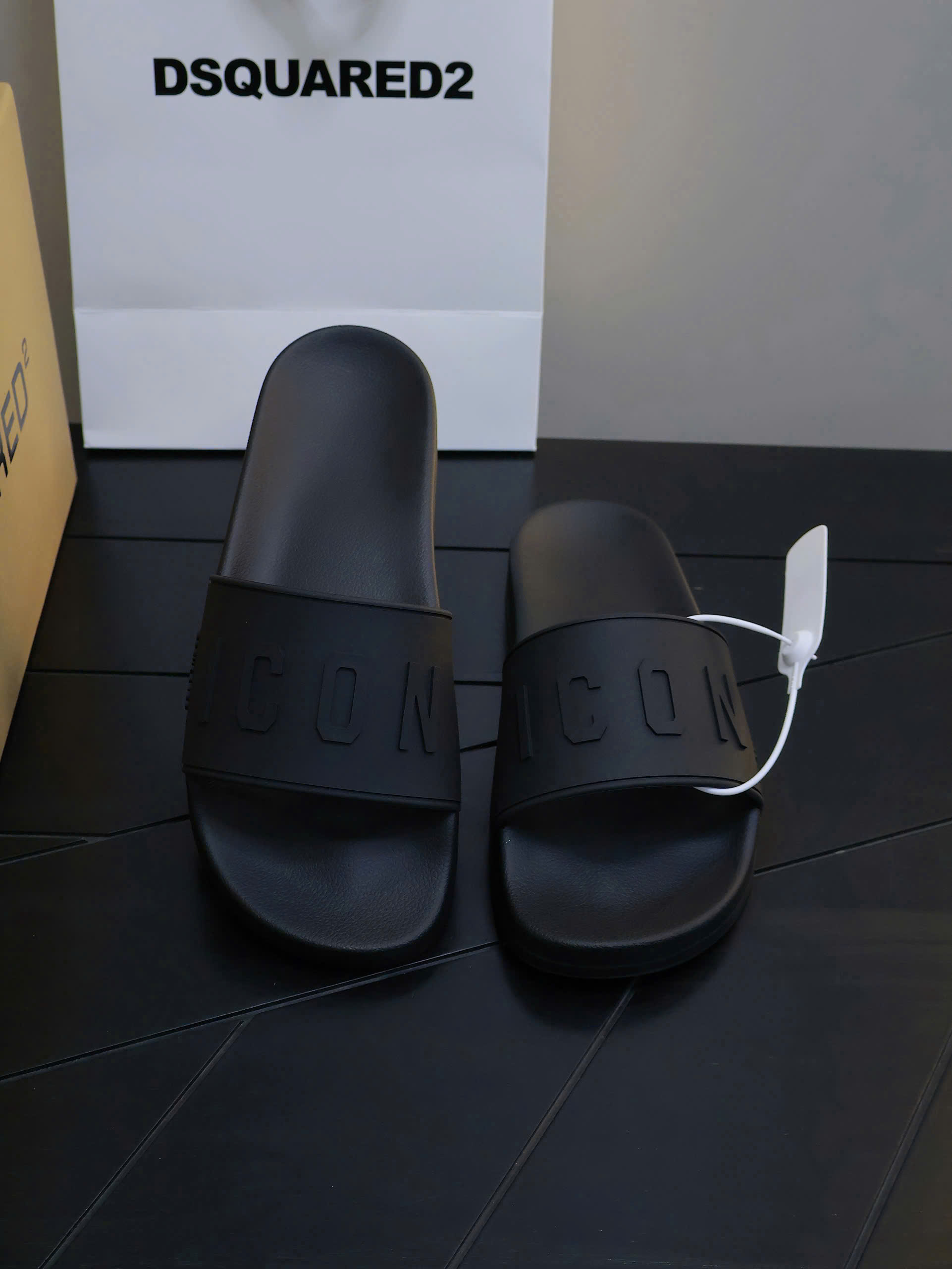 Dép lê Dsquared2 DSQ logo nổi quai new 2026 Like Auth 38-43 VTN