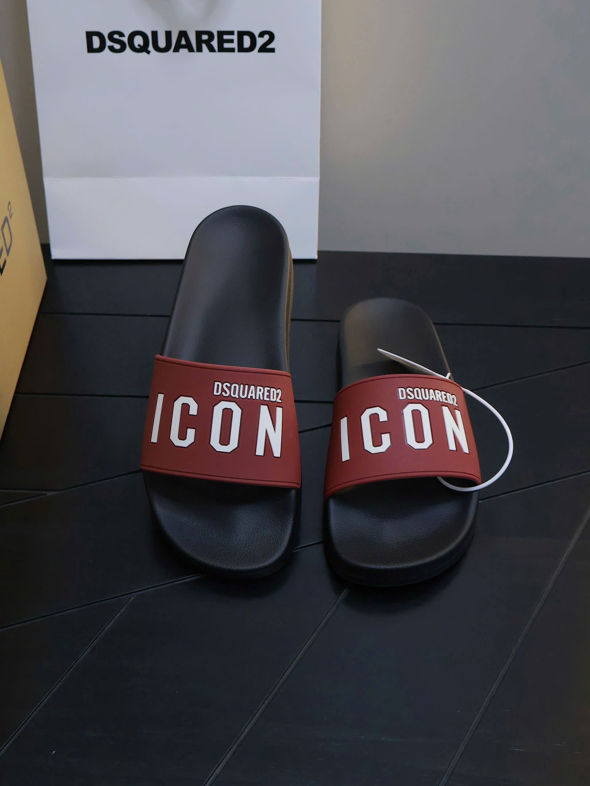 Dép lê Dsquared2 DSQ logo nổi quai new 2026 Like Auth 38-43 VTN