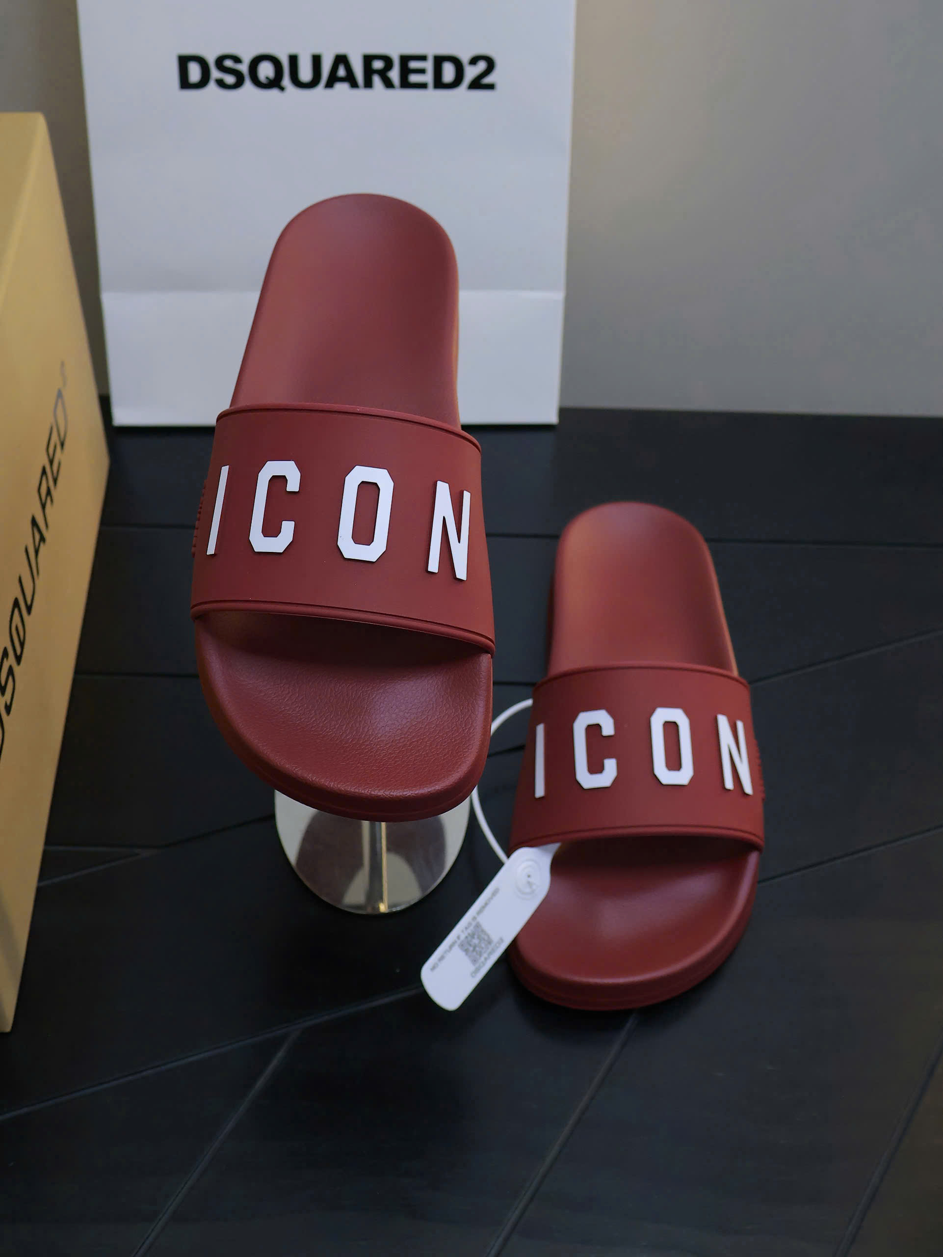 Dép lê Dsquared2 DSQ logo nổi quai new 2026 Like Auth 38-43 VTN
