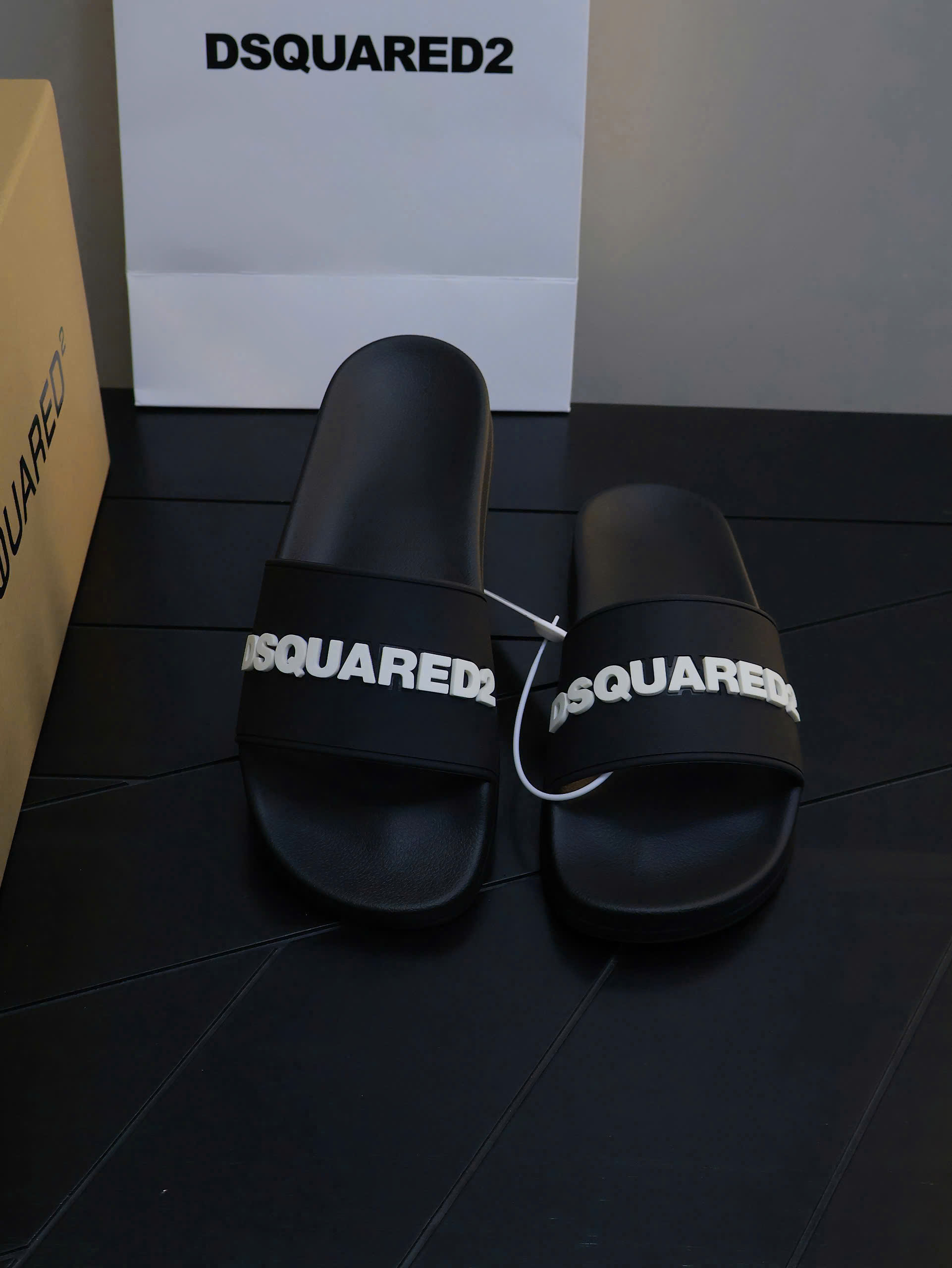 Dép lê Dsquared2 DSQ logo nổi quai new 2026 Like Auth 38-43 VTN
