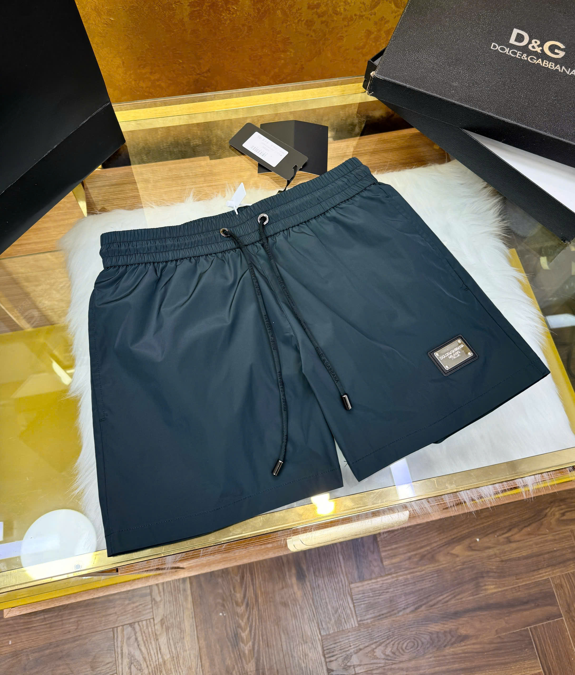 Quần short đùi gió Dolce Gabbana DG basic logo tag vuông đùi Like Auth 44-48 CD