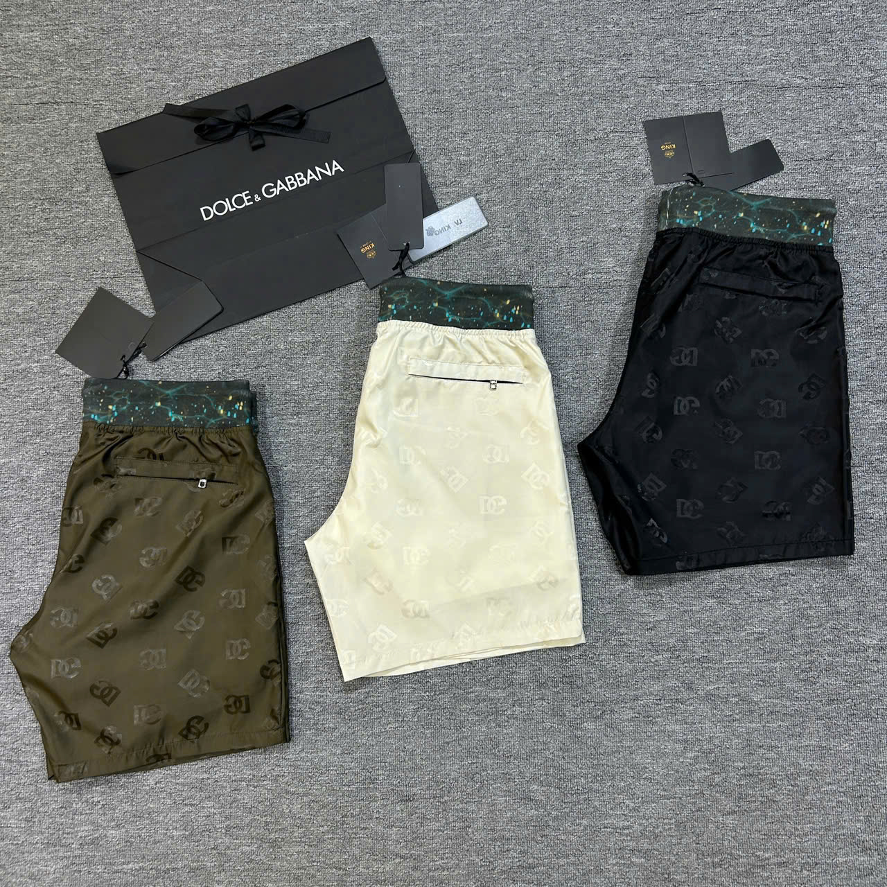 Quần short đùi gió Dolce Gabbana DG check cạp galaxy logo full Like Auth S-XL LK