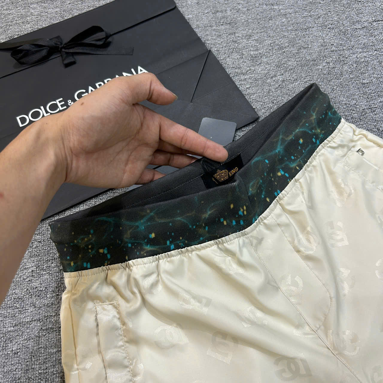 Quần short đùi gió Dolce Gabbana DG check cạp galaxy logo full Like Auth S-XL LK