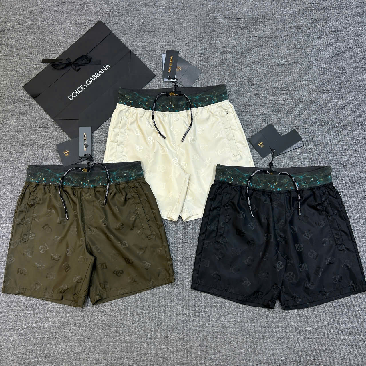 Quần short đùi gió Dolce Gabbana DG check cạp galaxy logo full Like Auth S-XL LK