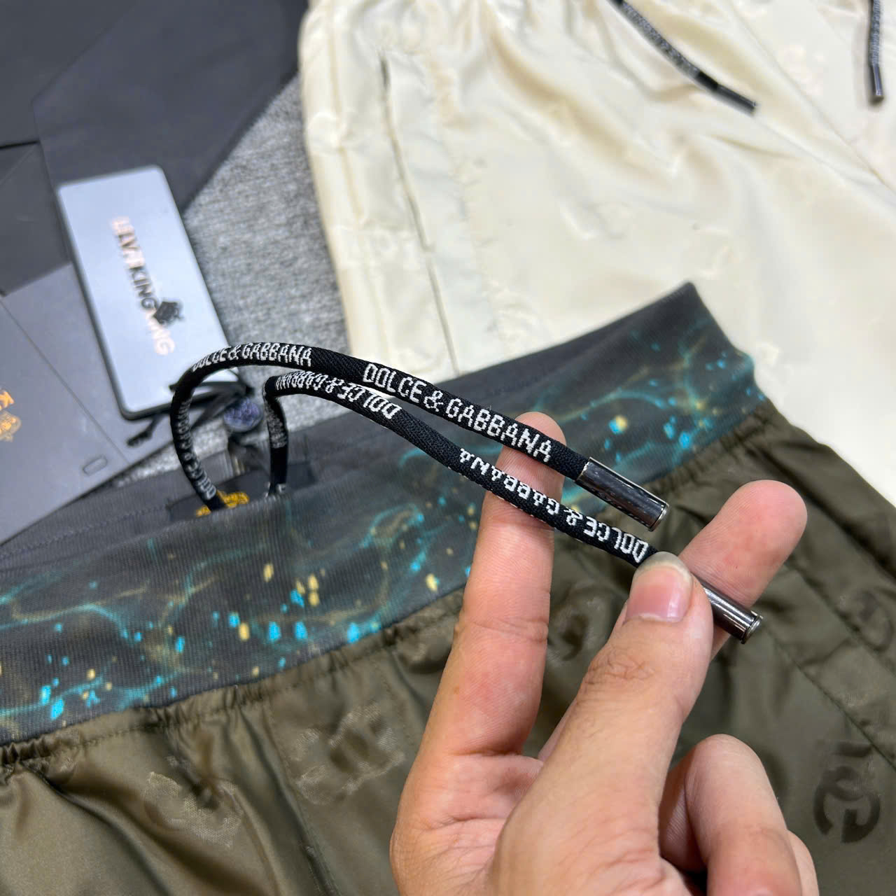 Quần short đùi gió Dolce Gabbana DG check cạp galaxy logo full Like Auth S-XL LK