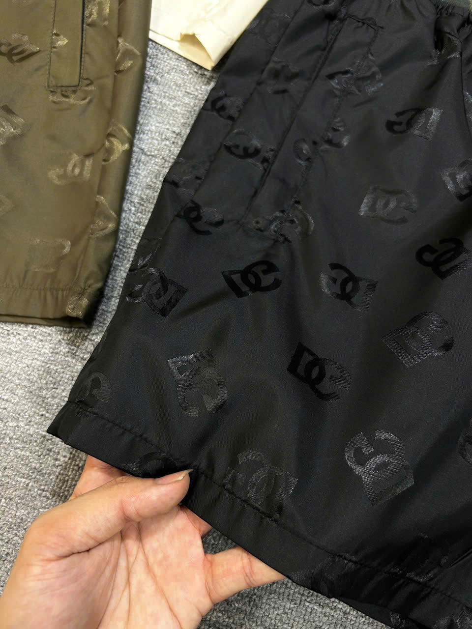 Quần short đùi gió Dolce Gabbana DG check cạp galaxy logo full Like Auth S-XL LK