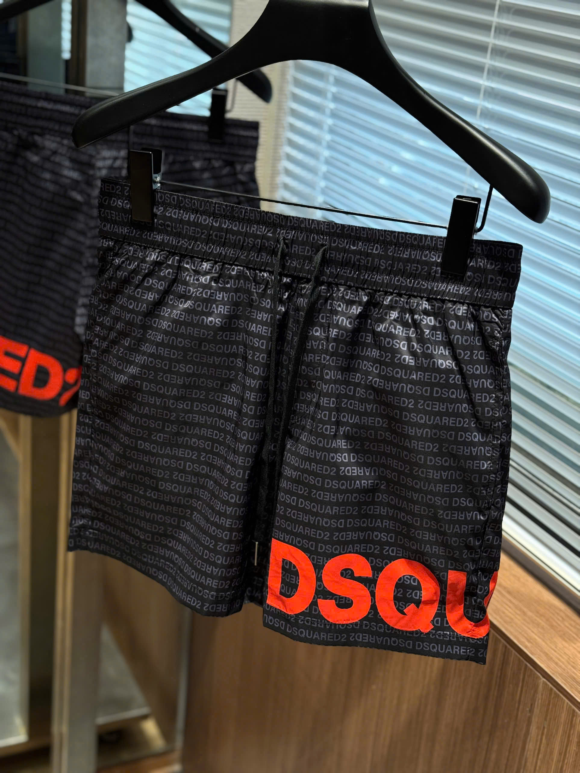 Quần short đùi gió Dsquared2 DSQ Đen logo check chữ Đỏ Like Auth S-XL MK