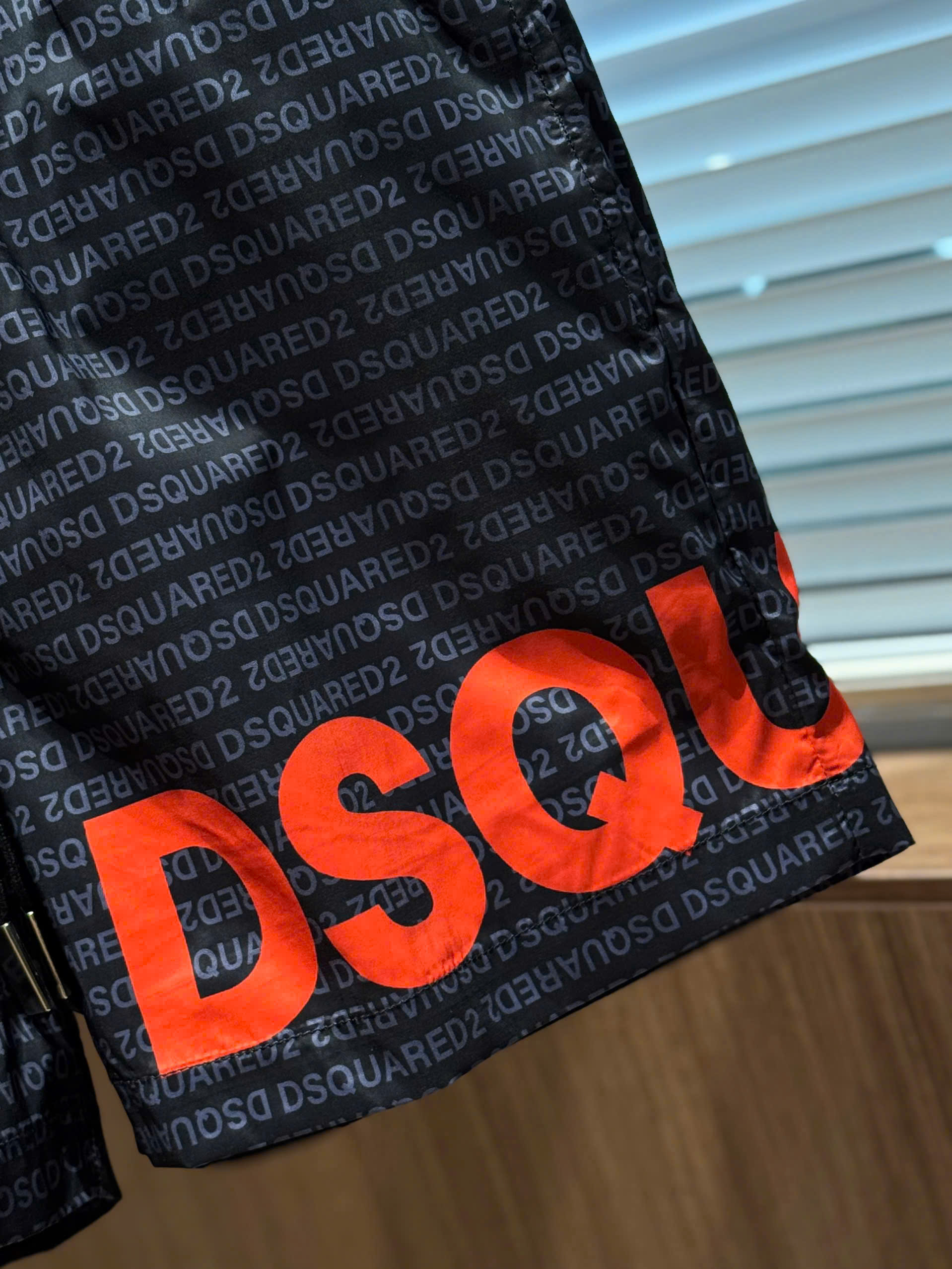 Quần short đùi gió Dsquared2 DSQ Đen logo check chữ Đỏ Like Auth S-XL MK