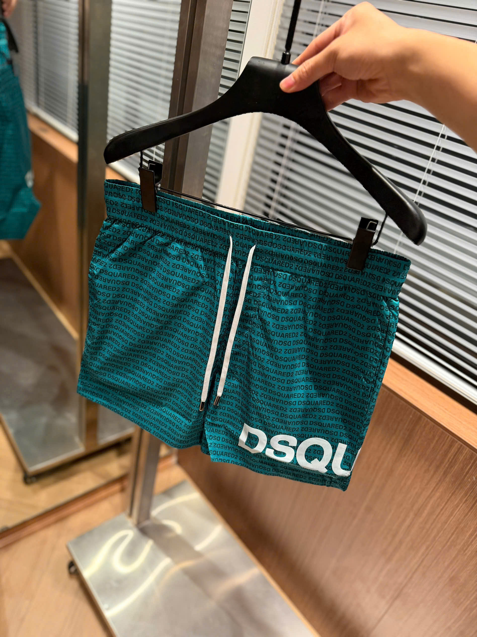 Quần short đùi gió Dsquared2 DSQ Xanh logo check chữ Trắng Like Auth S-XL MK