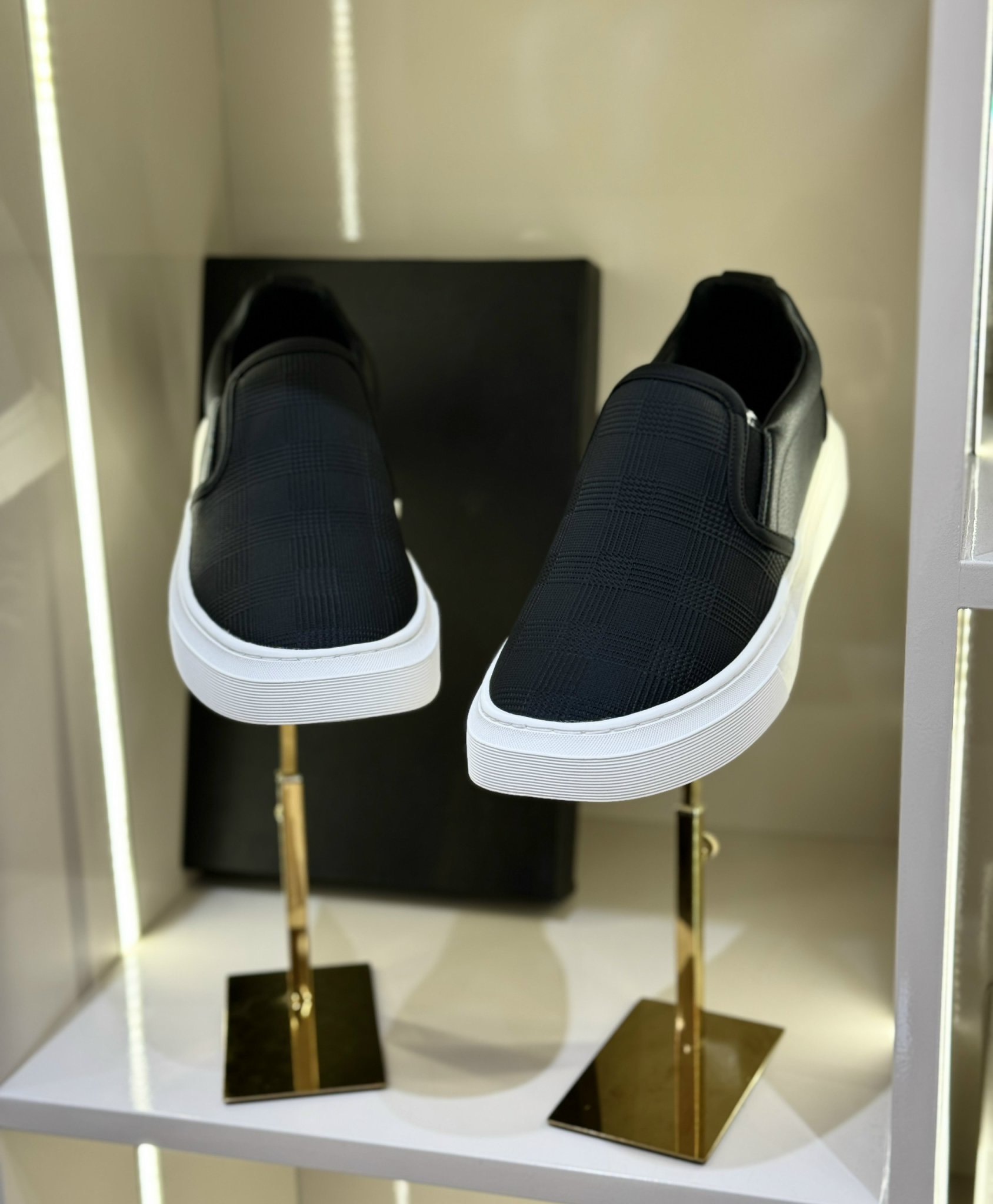 Giày Slipon Dior CD Đen kẻ sọc nổi Like Auth Fullbox phụ kiện CD