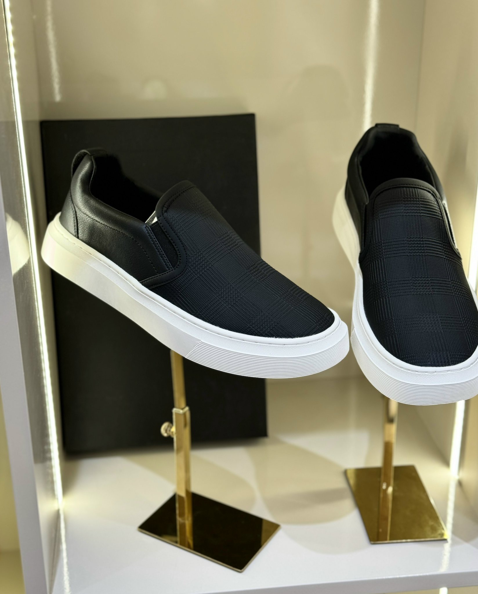 Giày Slipon Dior CD Đen kẻ sọc nổi Like Auth Fullbox phụ kiện CD