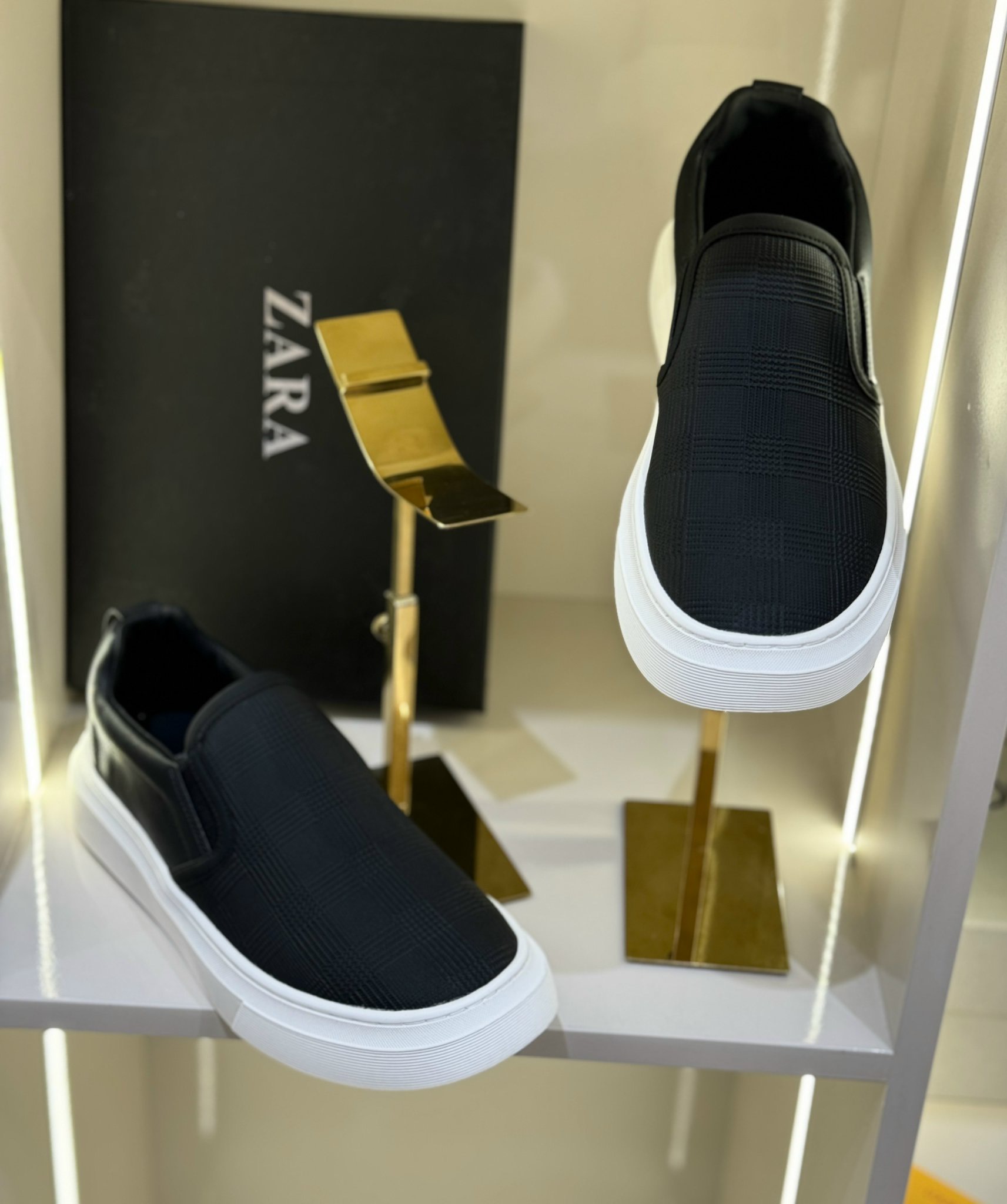 Giày Slipon Dior CD Đen kẻ sọc nổi Like Auth Fullbox phụ kiện CD