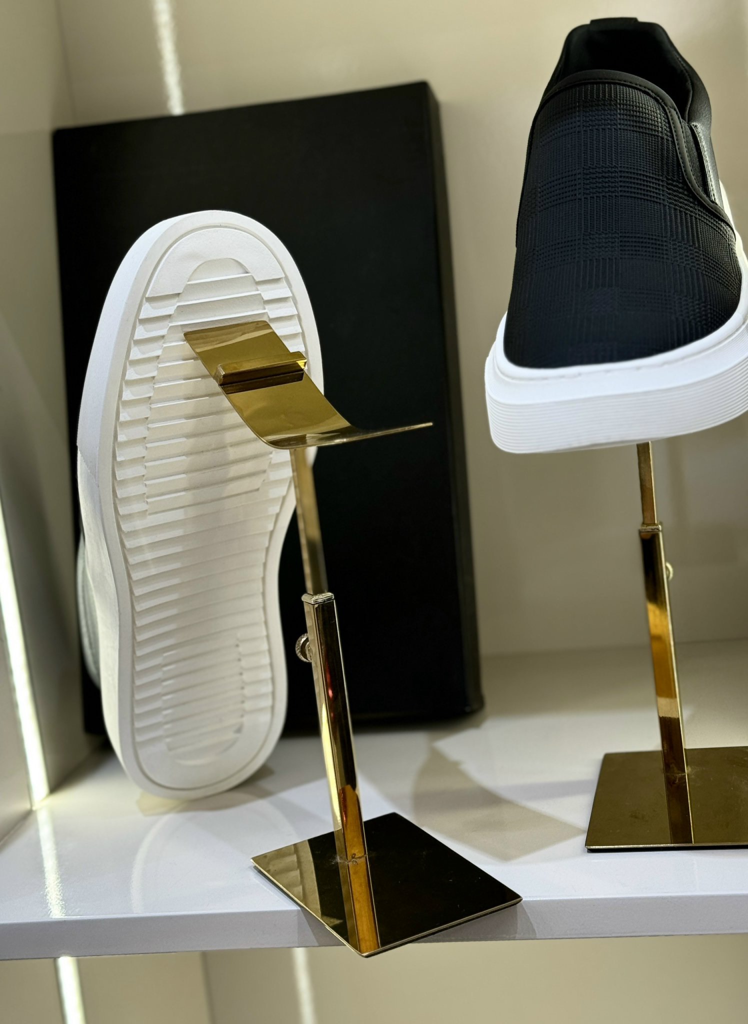 Giày Slipon Dior CD Đen kẻ sọc nổi Like Auth Fullbox phụ kiện CD