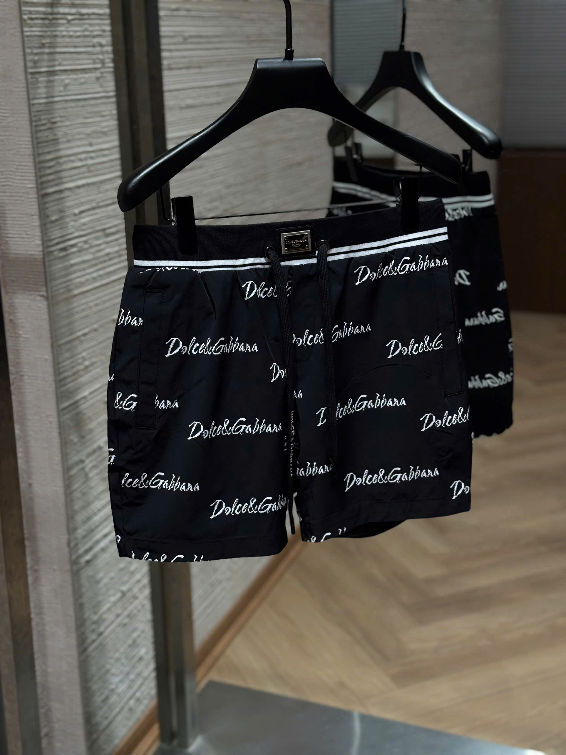 Quần short đùi Dolce Gabbana DG logo full bo cạp tag vuông Like Auth 44-50 MK