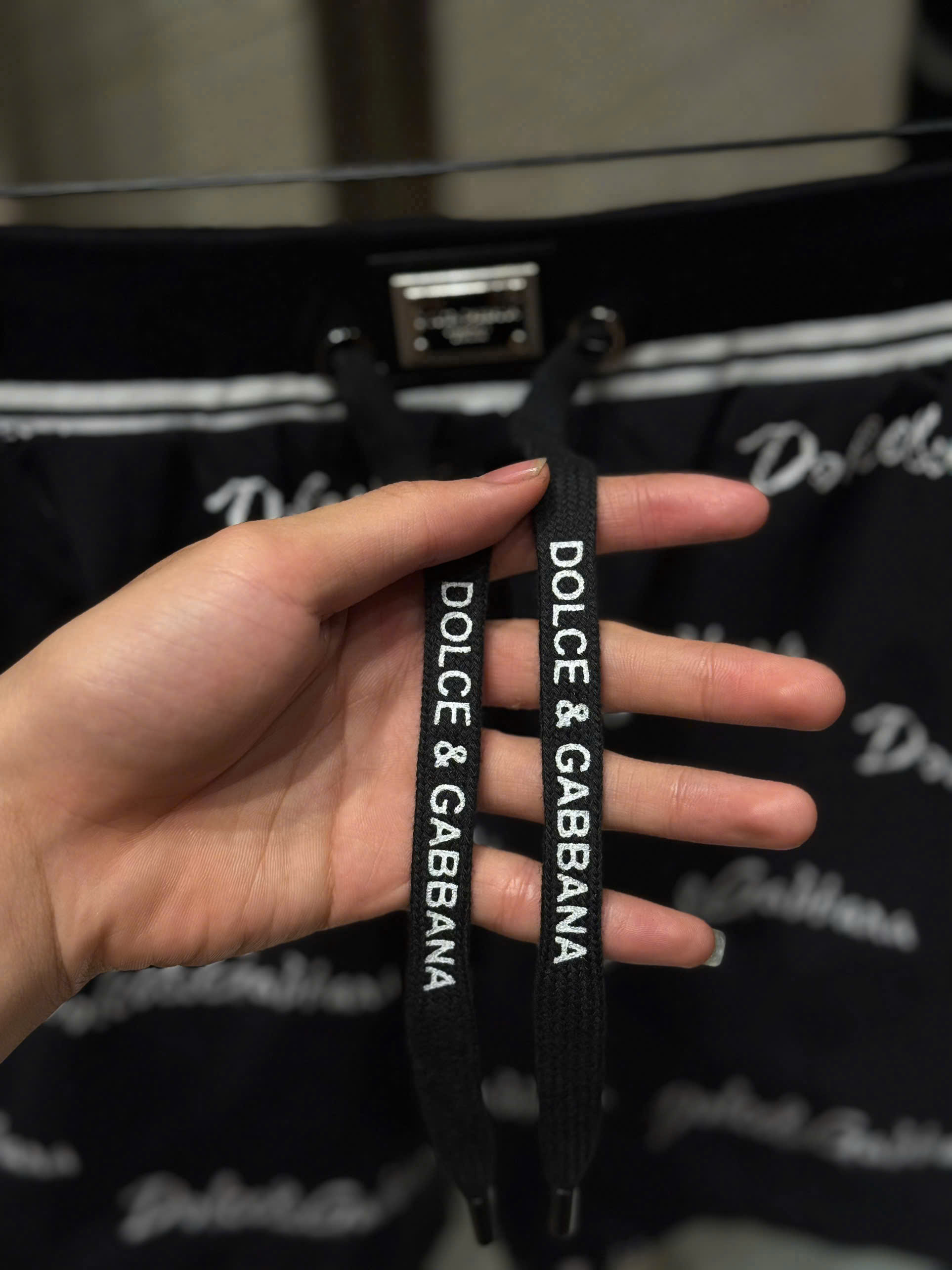 Quần short đùi Dolce Gabbana DG logo full bo cạp tag vuông Like Auth 44-50 MK