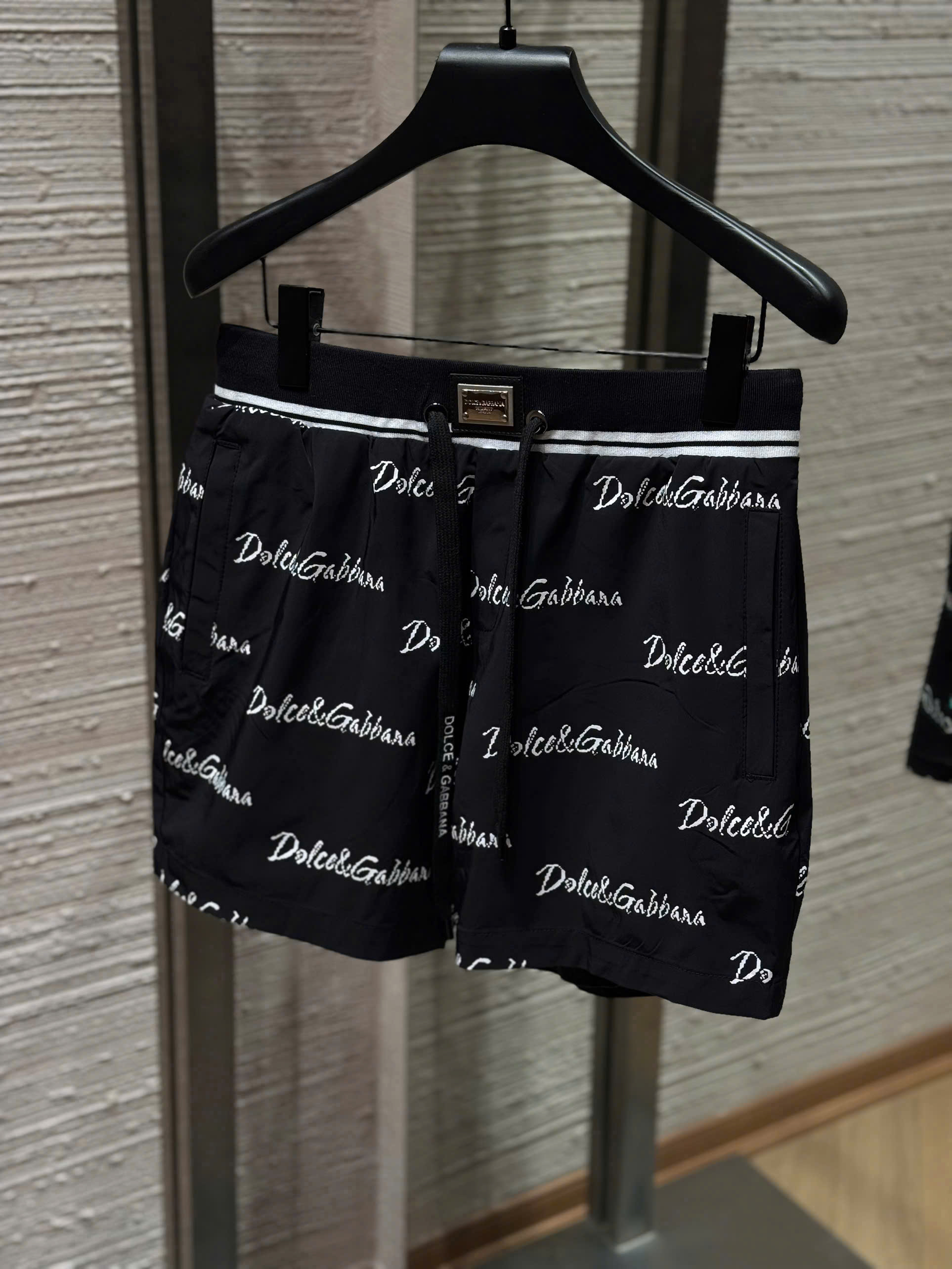 Quần short đùi Dolce Gabbana DG logo full bo cạp tag vuông Like Auth 44-50 MK
