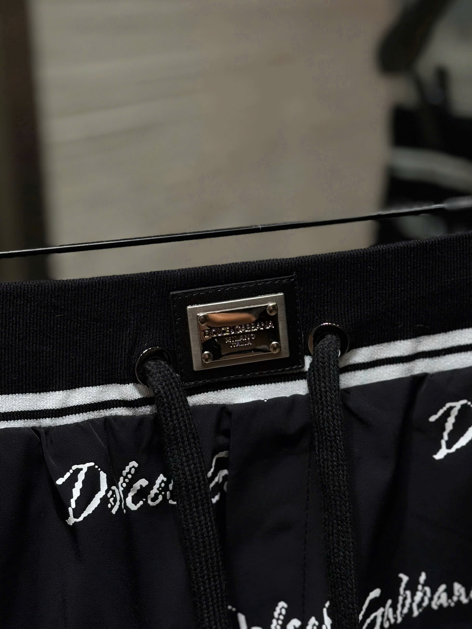 Quần short đùi Dolce Gabbana DG logo full bo cạp tag vuông Like Auth 44-50 MK