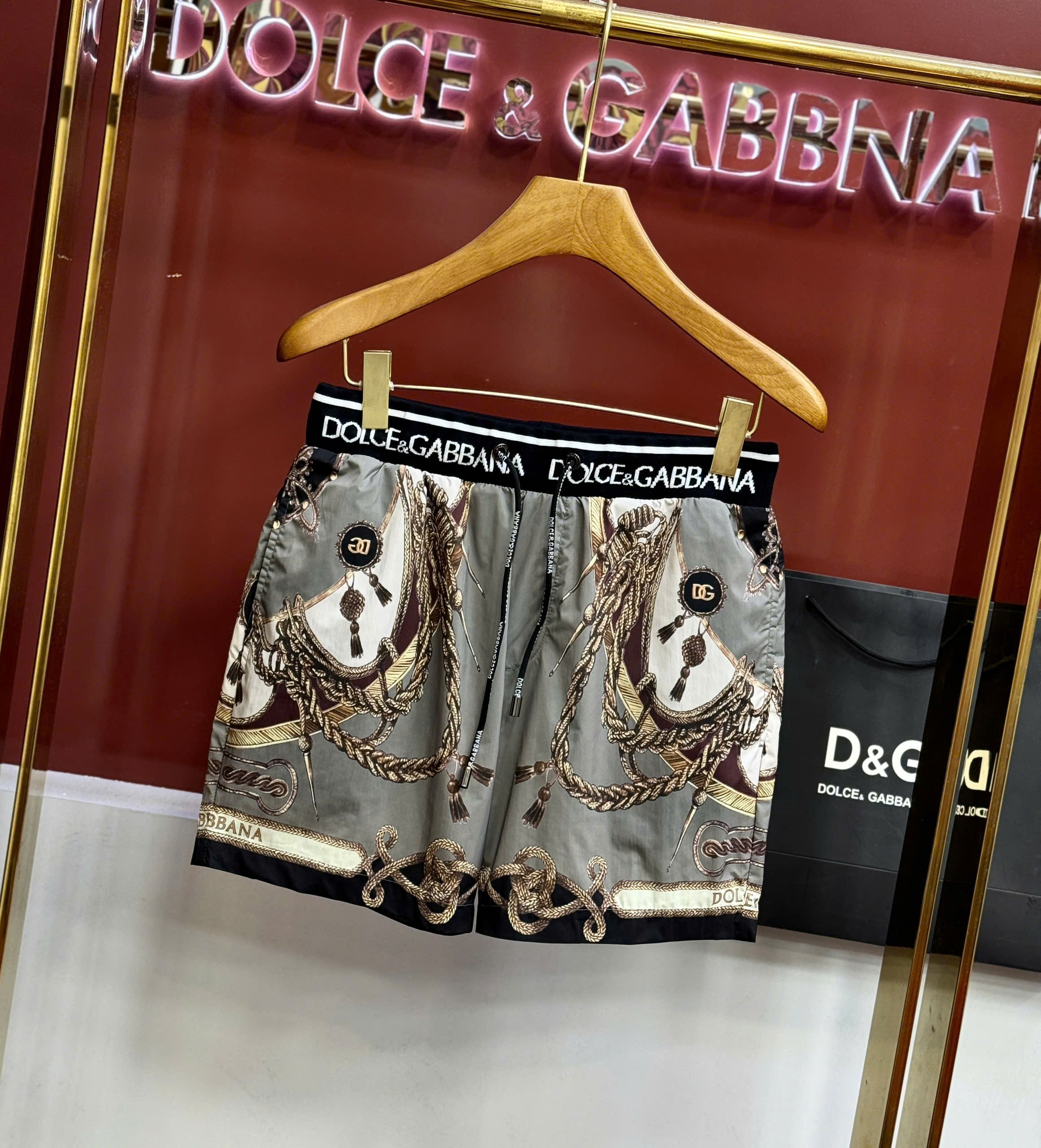 Quần short đùi gió Dolce Gabbana DG logo check cạp họa tiết quý tộc Like Auth 44-50 CD