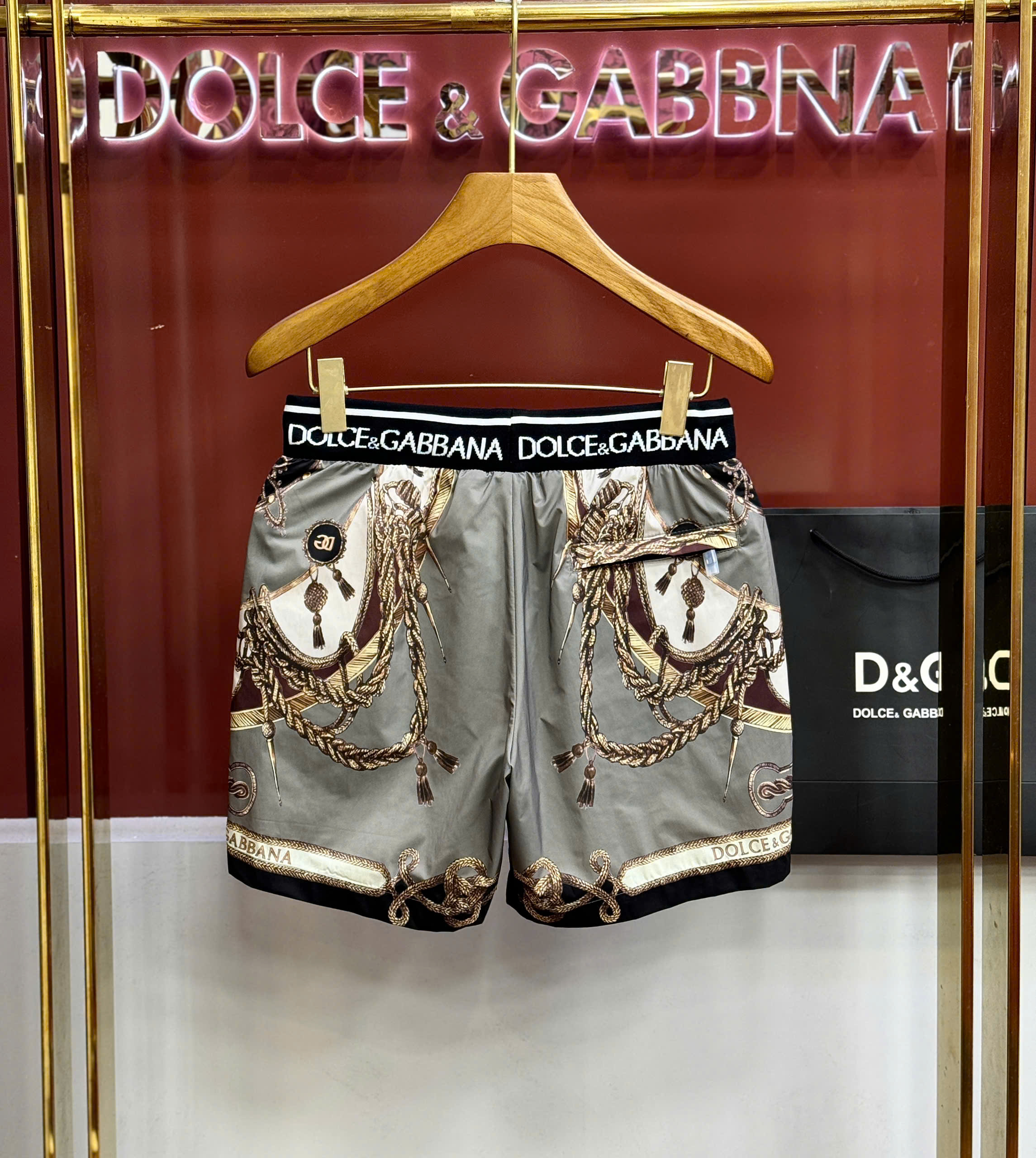 Quần short đùi gió Dolce Gabbana DG logo check cạp họa tiết quý tộc Like Auth 44-50 CD