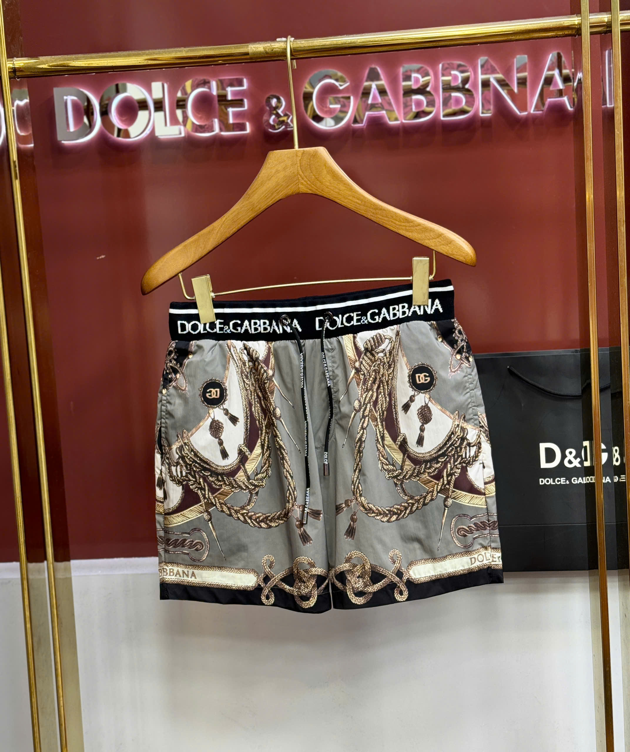 Quần short đùi gió Dolce Gabbana DG logo check cạp họa tiết quý tộc Like Auth 44-50 CD
