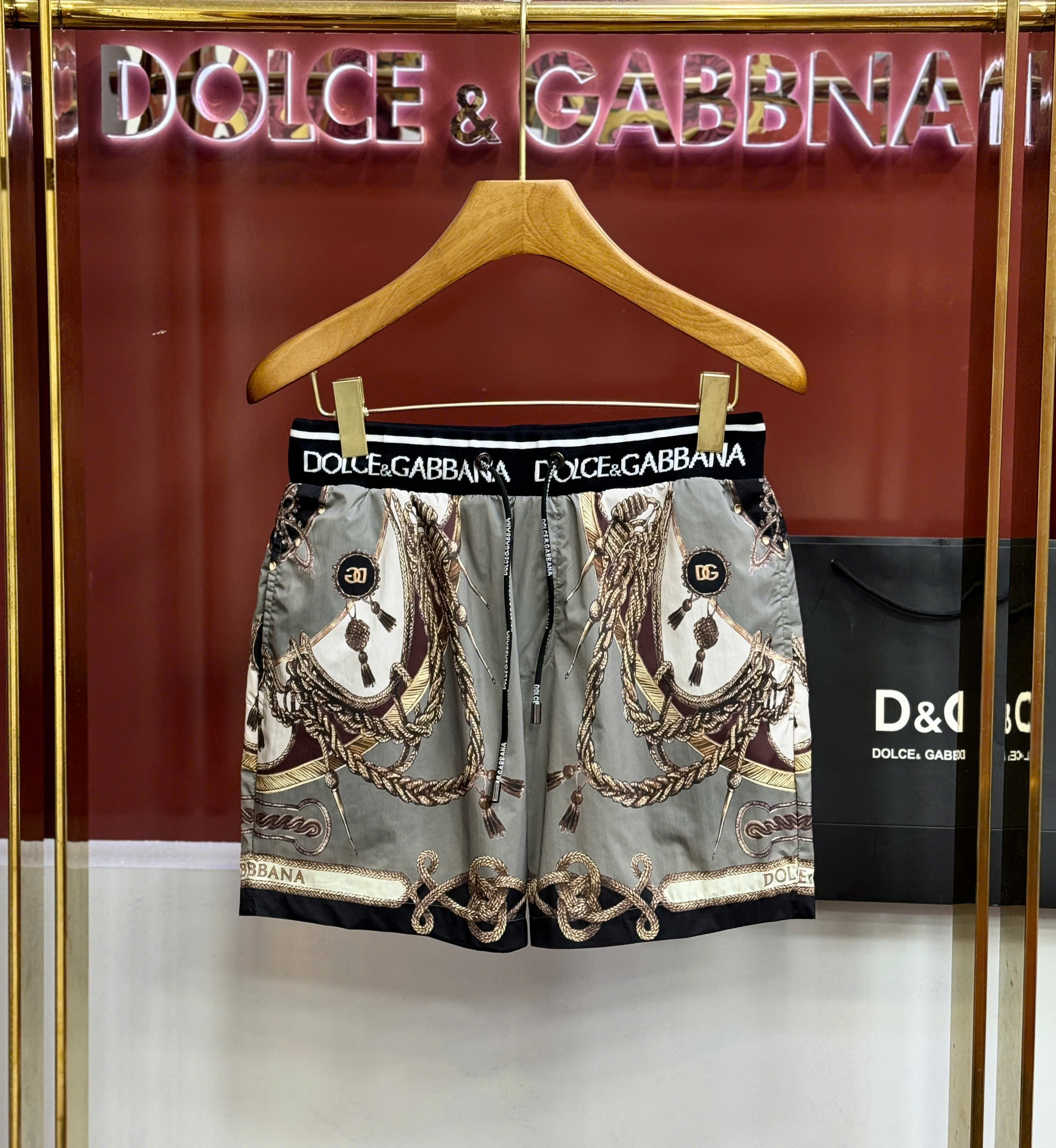 Quần short đùi gió Dolce Gabbana DG logo check cạp họa tiết quý tộc Like Auth 44-50 CD
