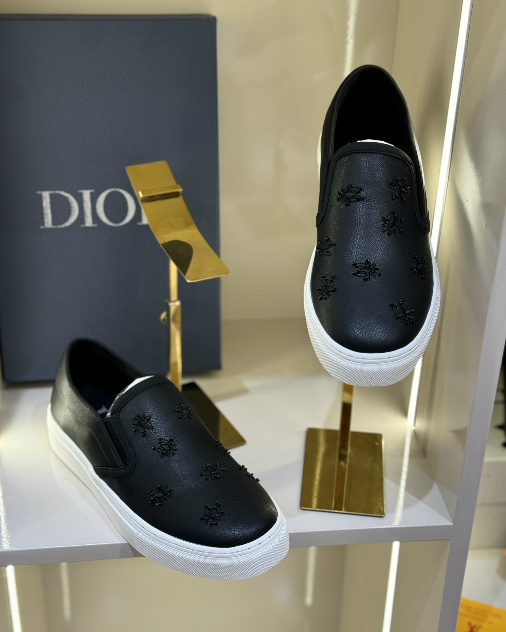 Giày Slipon Dior CD Đen họa tiết Ong thêu nổi Like Auth Fullbox phụ kiện CD