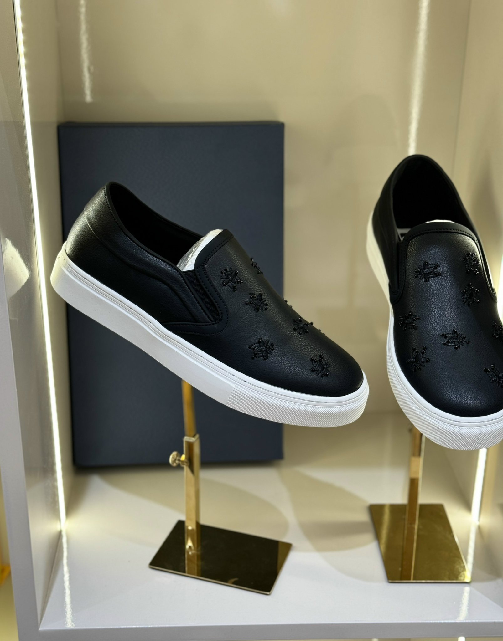 Giày Slipon Dior CD Đen họa tiết Ong thêu nổi Like Auth Fullbox phụ kiện CD