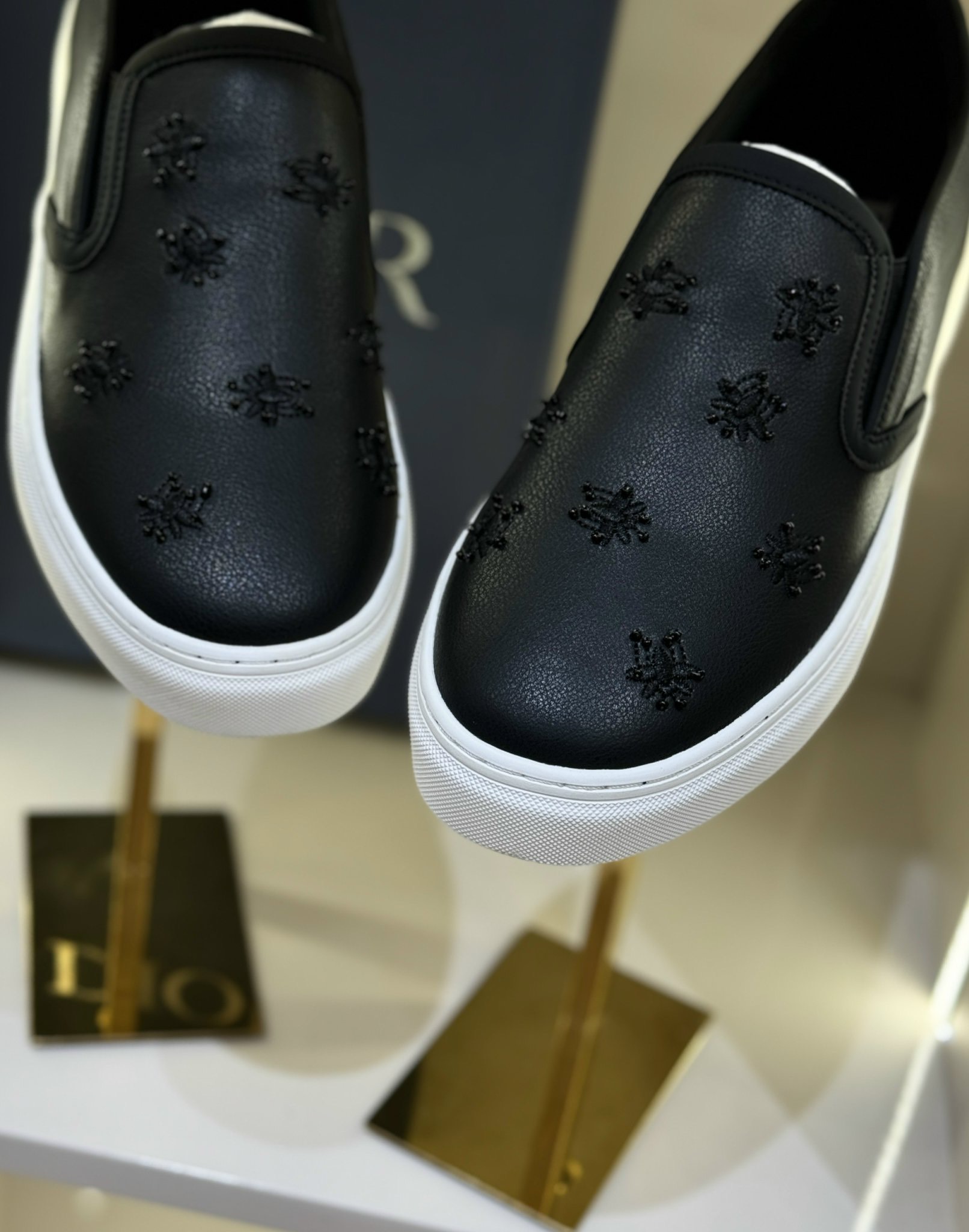 Giày Slipon Dior CD Đen họa tiết Ong thêu nổi Like Auth Fullbox phụ kiện CD
