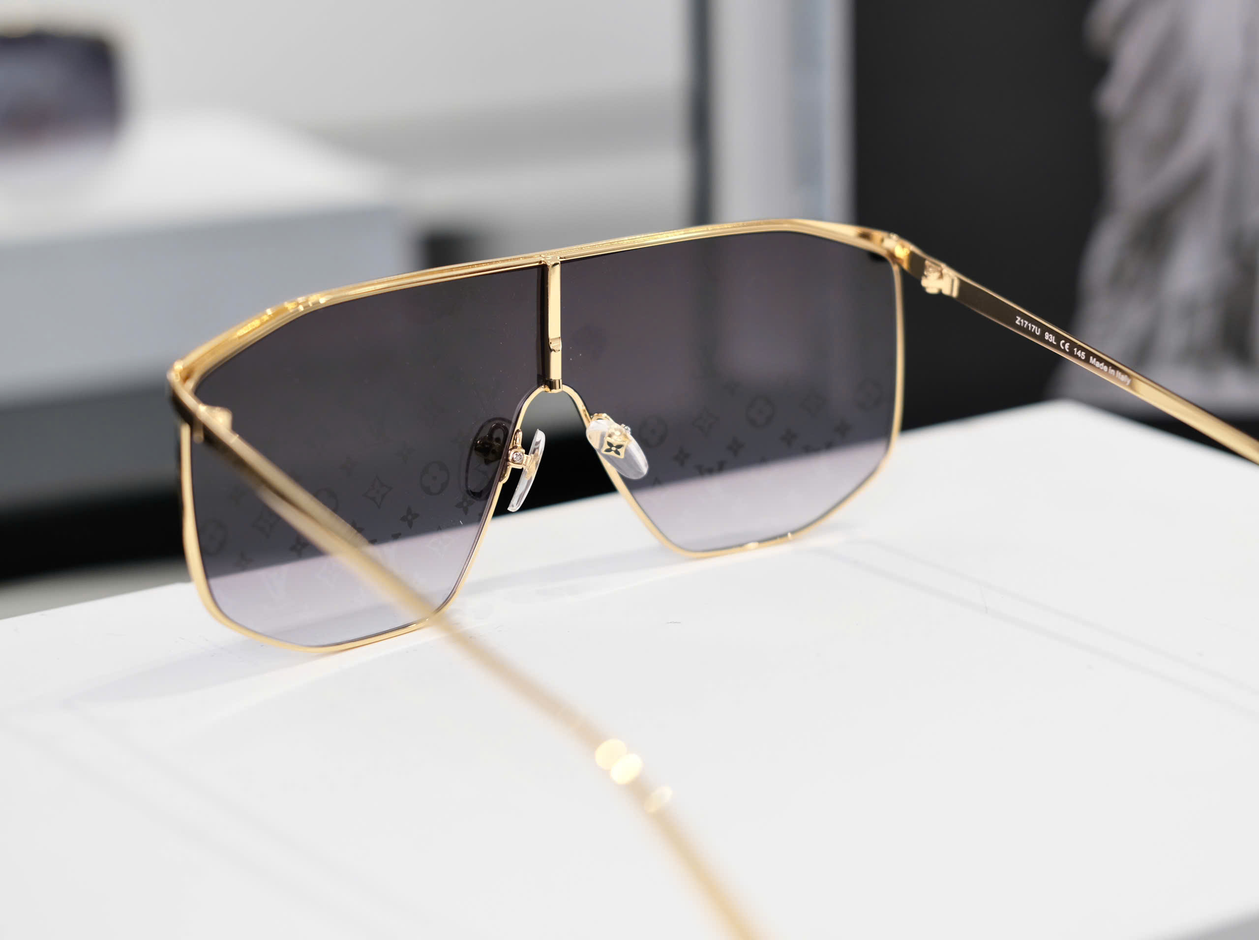Kính mát thời trang Louis Vuitton Golden Mask monogram gọng Vàng Like Auth DDT