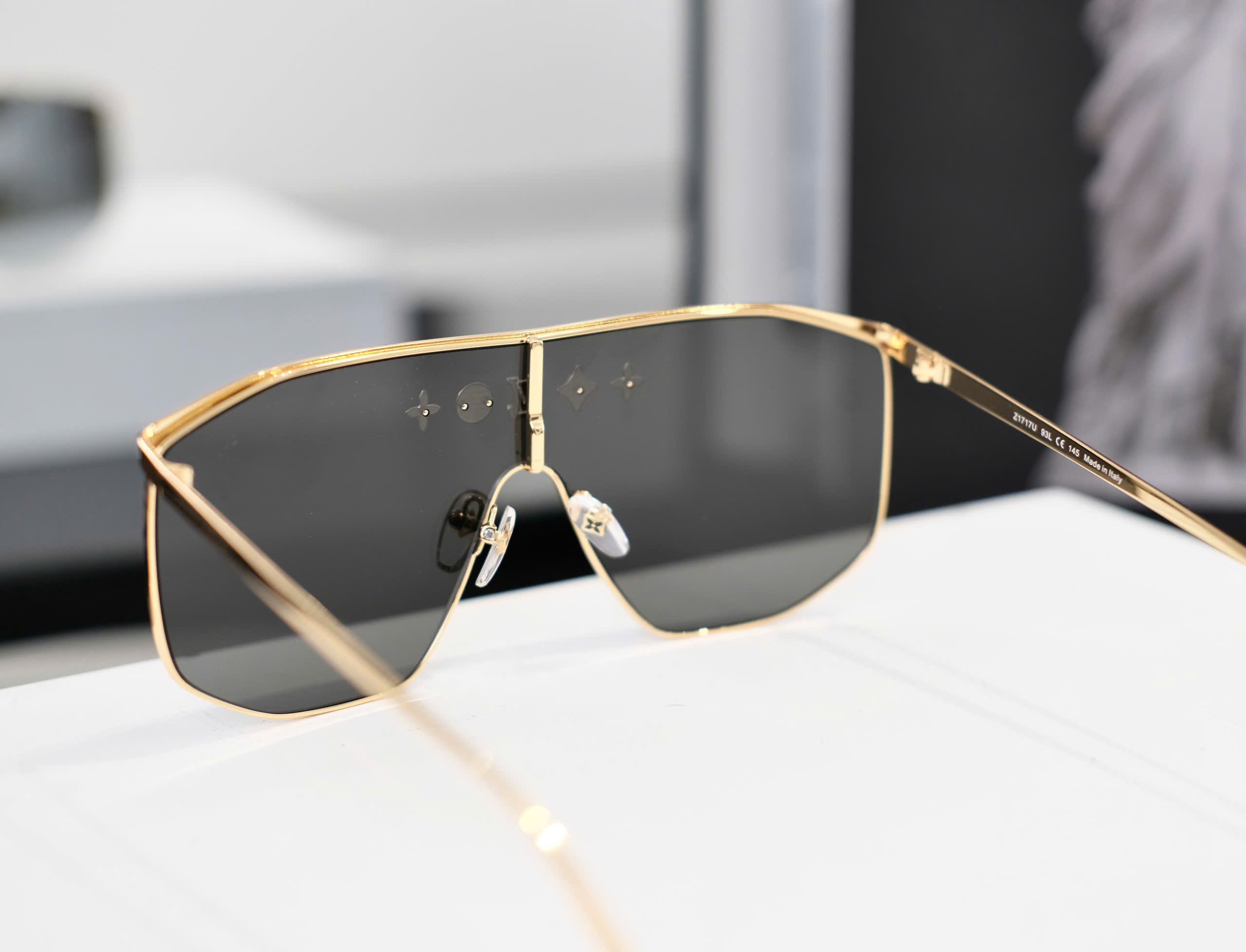 Kính mát thời trang Louis Vuitton Golden Mask Sunglasses gọng Vàng Like Auth DDT