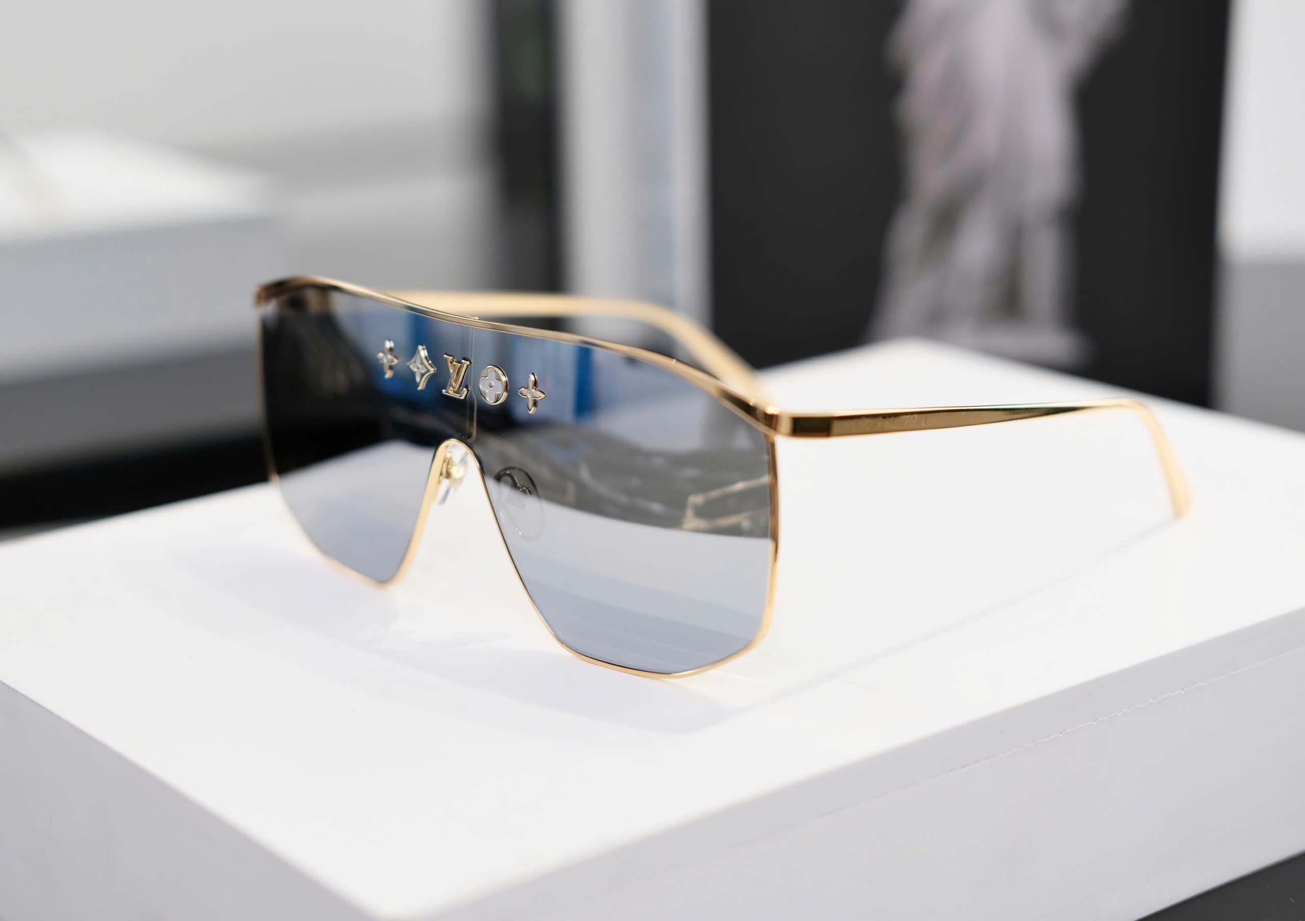 Kính mát thời trang Louis Vuitton Golden Mask Sunglasses gọng Vàng Like Auth DDT