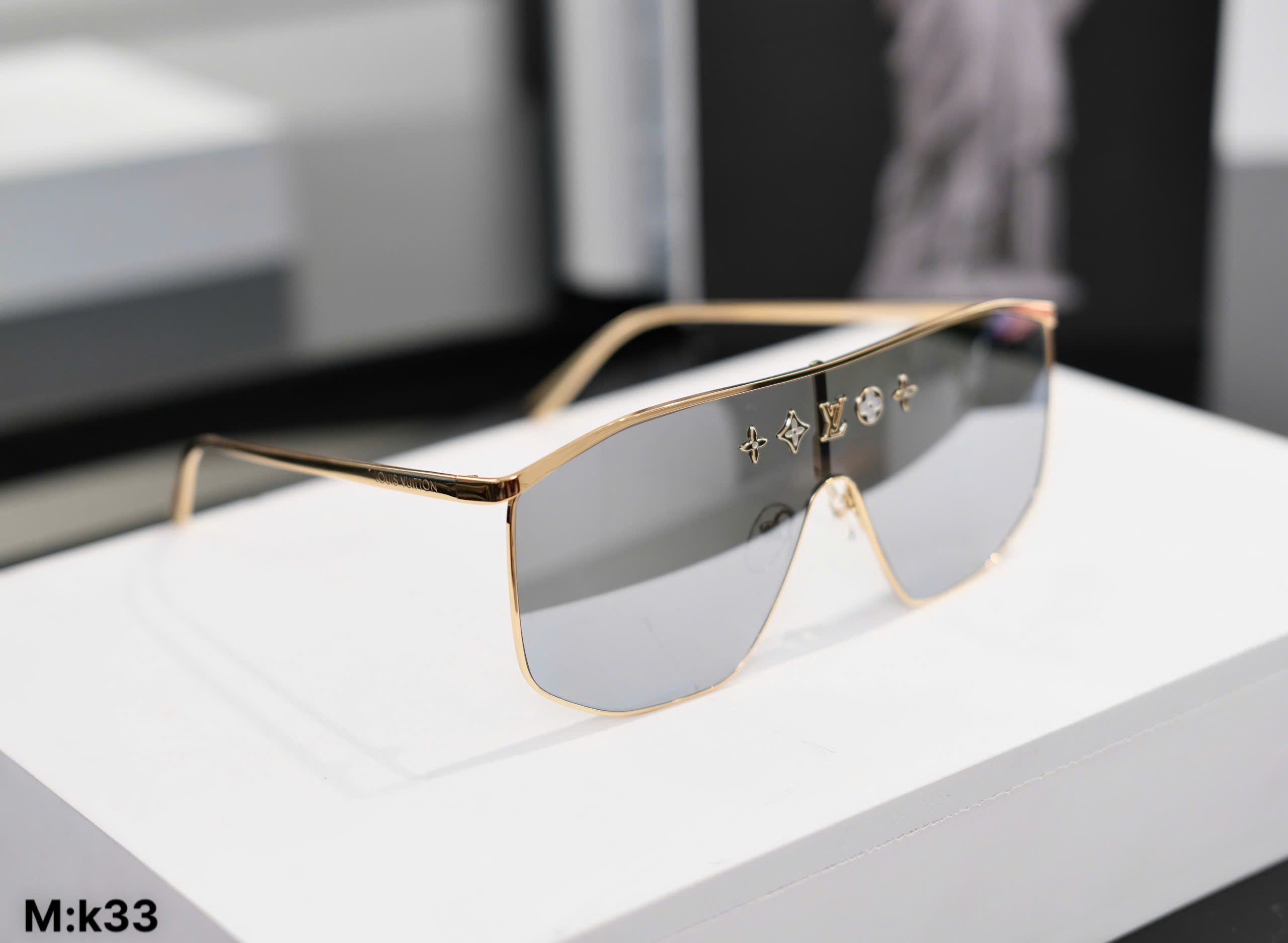 Kính mát thời trang Louis Vuitton Golden Mask Sunglasses gọng Vàng Like Auth DDT