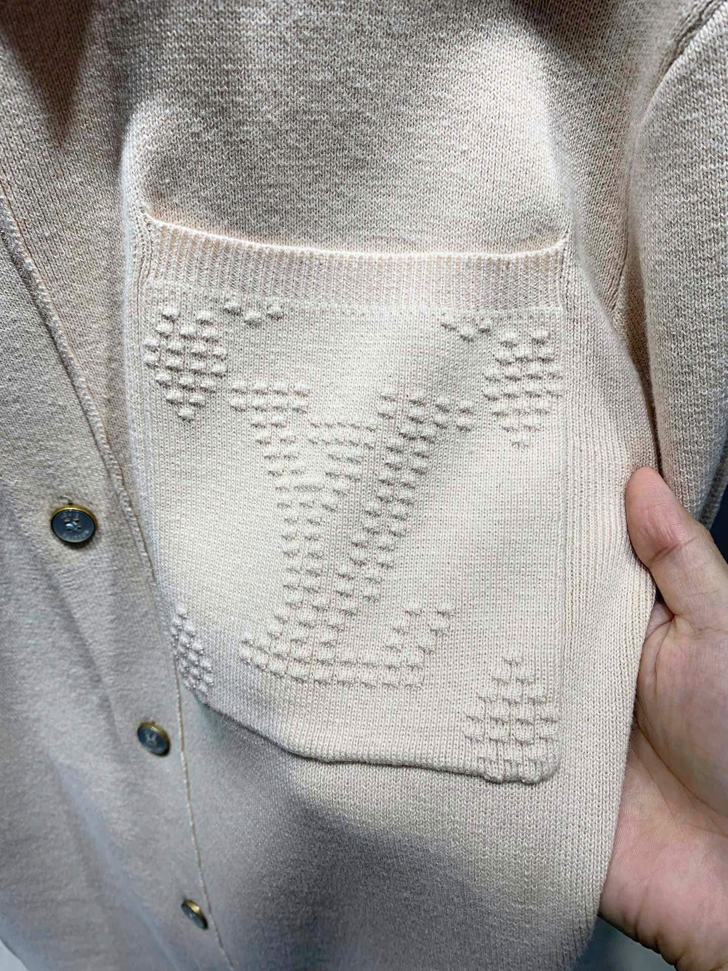 Áo sơ mi len Louis Vuitton LV túi ngực logo dập nổi vai ngực Like Auth S-L DDT