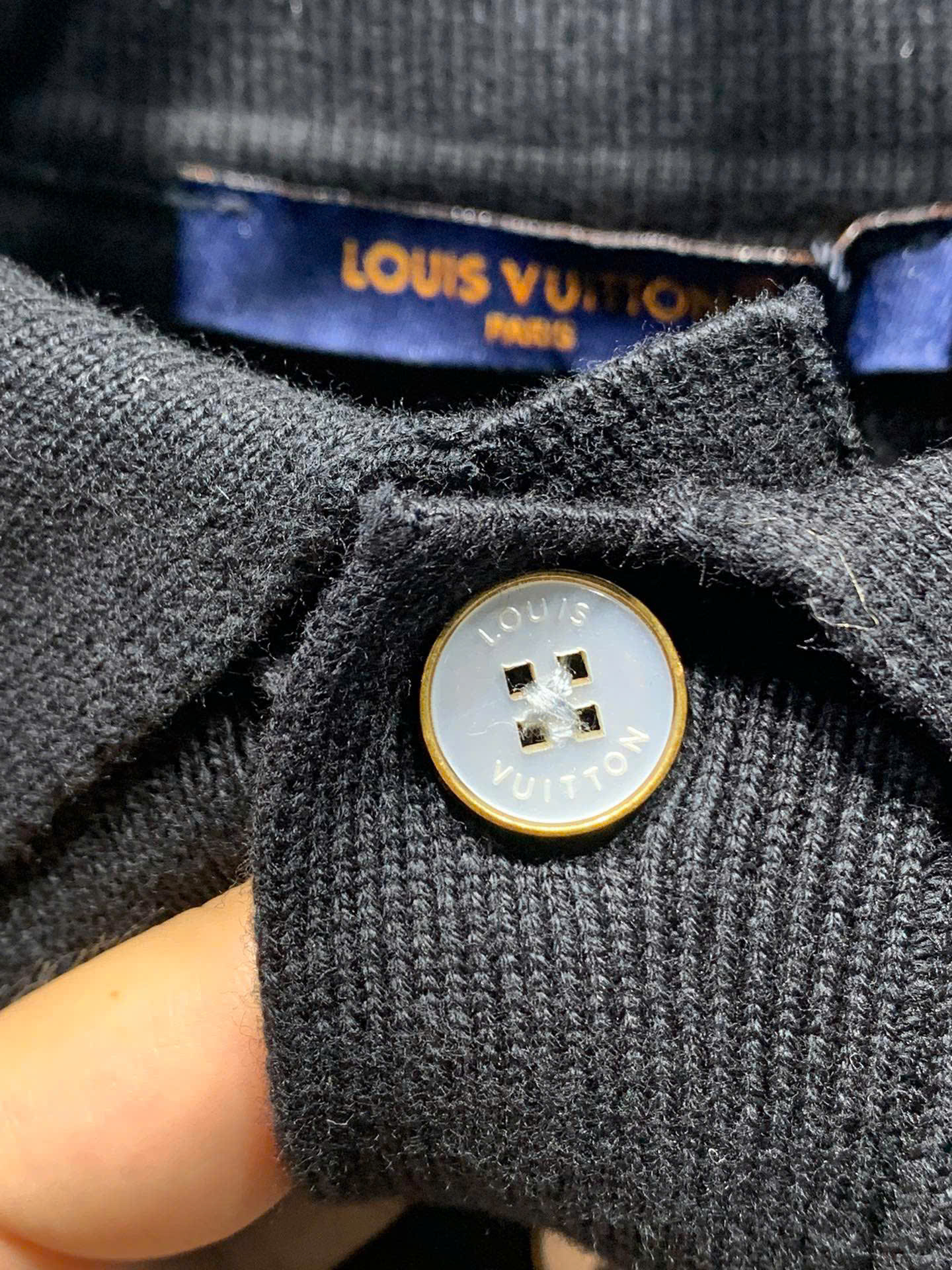 Áo sơ mi len Louis Vuitton LV túi ngực logo dập nổi vai ngực Like Auth S-L DDT
