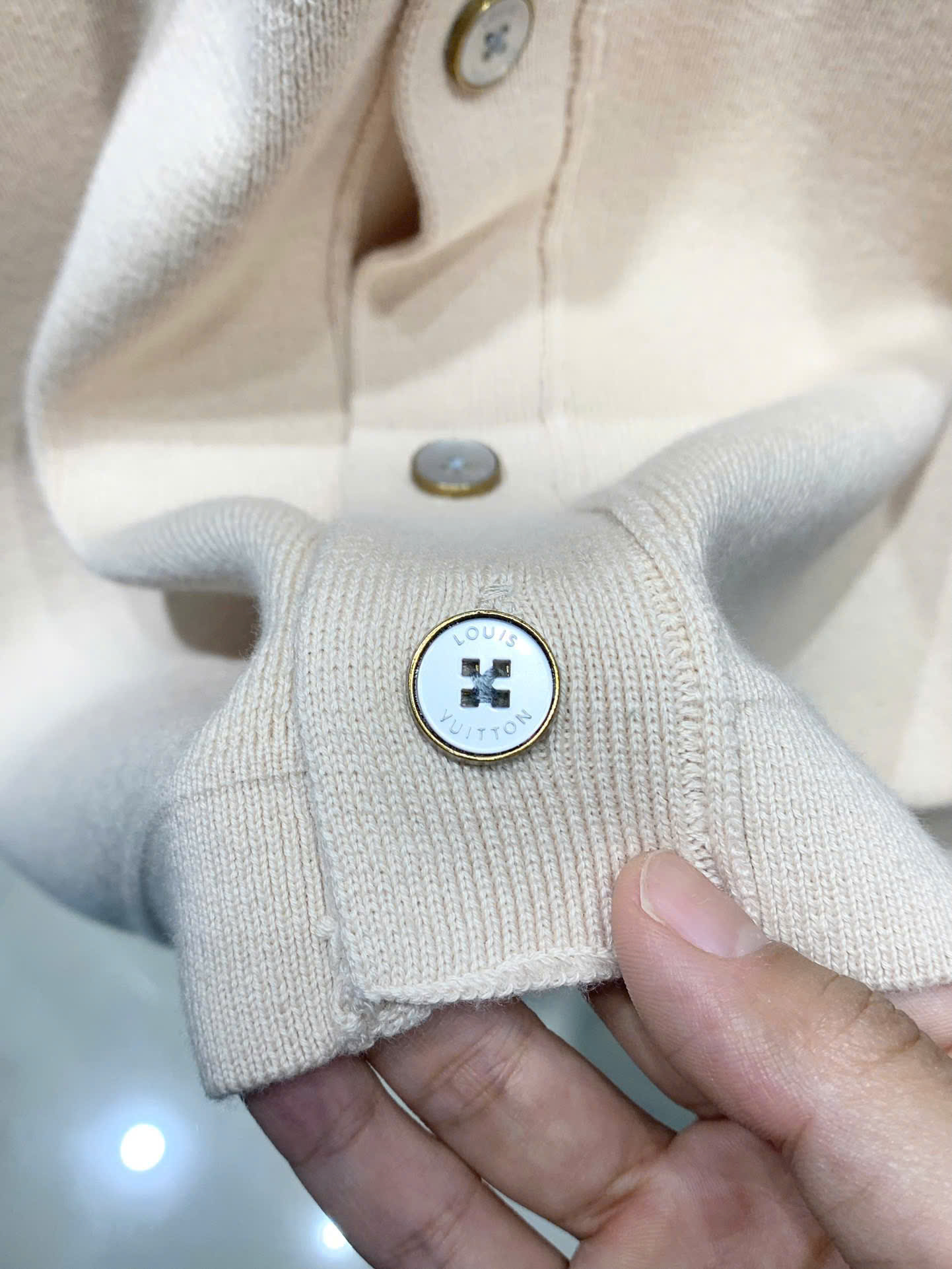 Áo sơ mi len Louis Vuitton LV túi ngực logo dập nổi vai ngực Like Auth S-L DDT