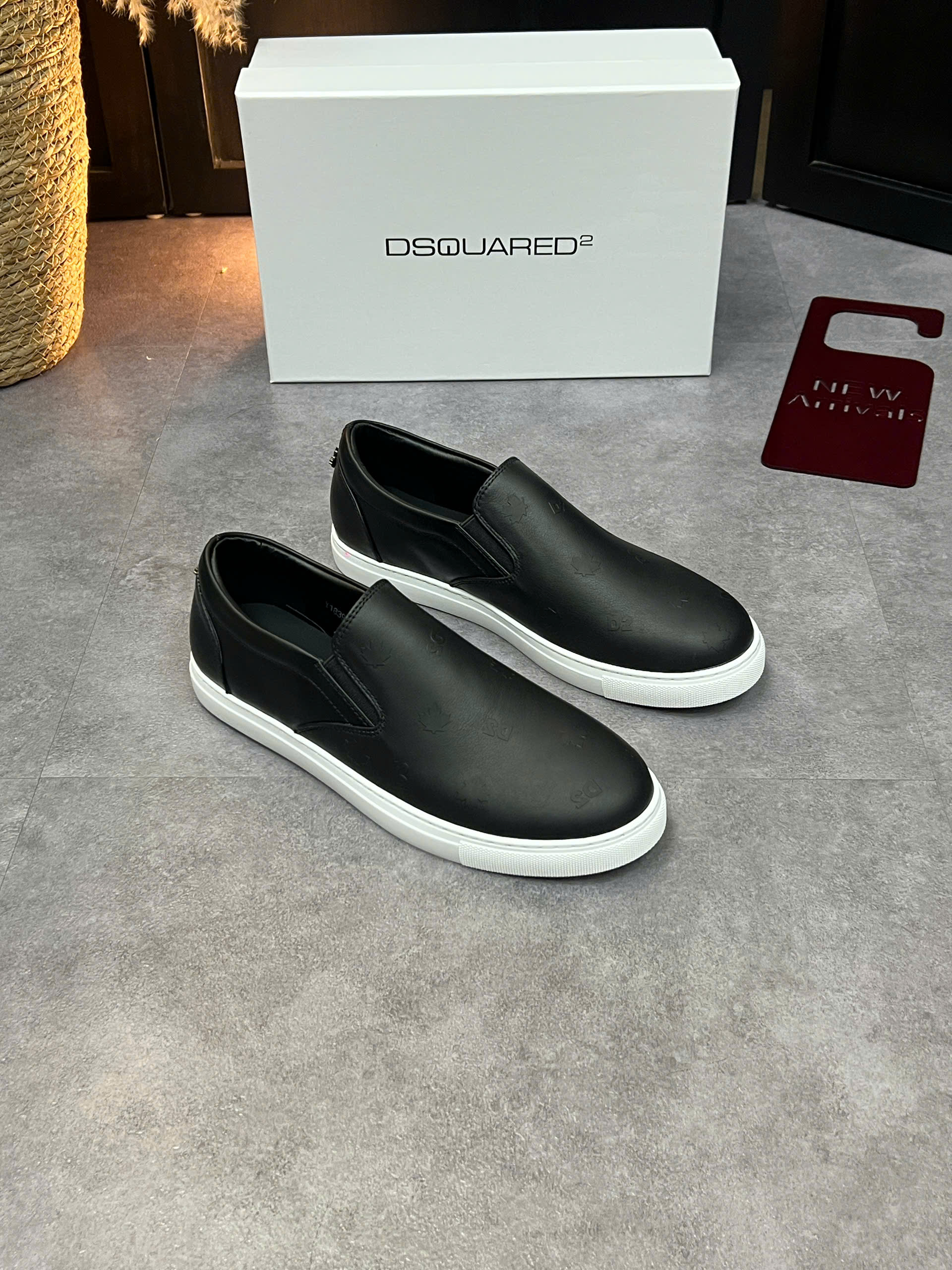 Giày slipon Dsquared2 DSQ D2 họa tiết chữ nổi lá cần Like Auth 38-43 VTN