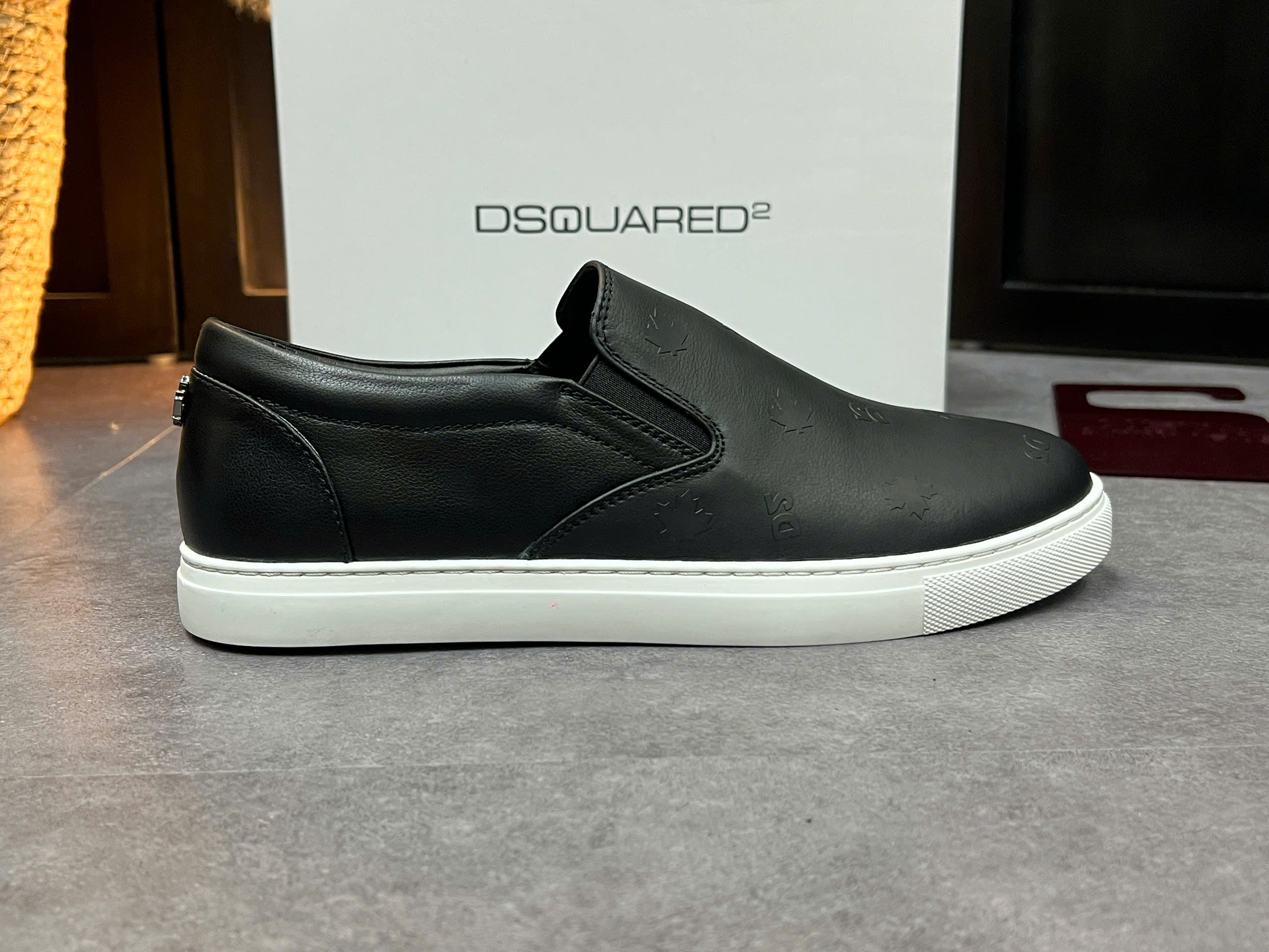 Giày slipon Dsquared2 DSQ D2 họa tiết chữ nổi lá cần Like Auth 38-43 VTN