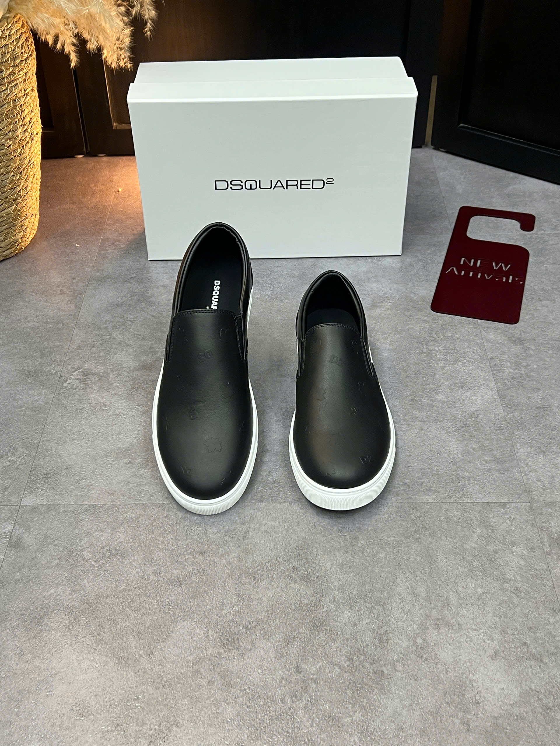 Giày slipon Dsquared2 DSQ D2 họa tiết chữ nổi lá cần Like Auth 38-43 VTN