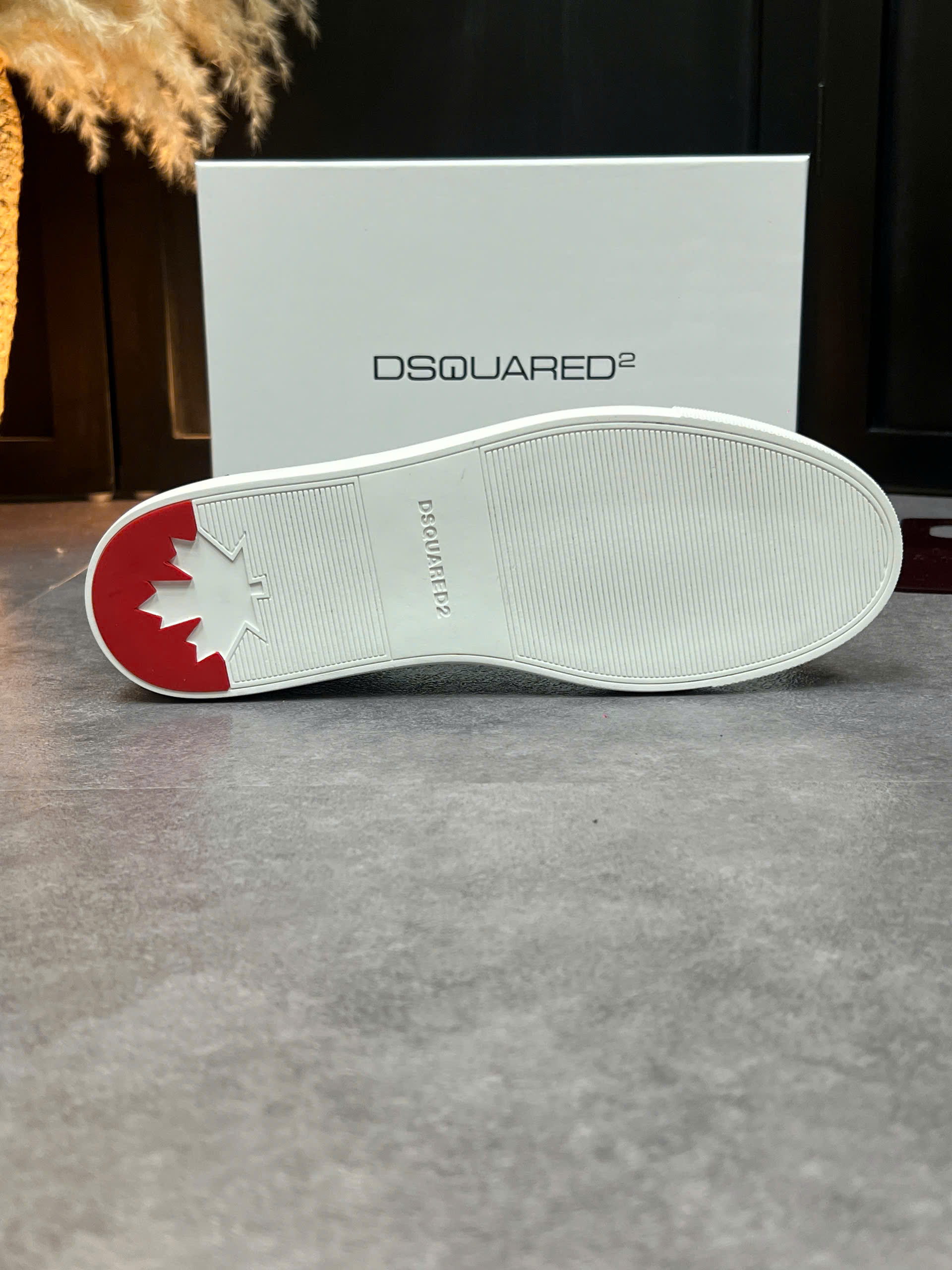 Giày slipon Dsquared2 DSQ D2 họa tiết chữ nổi lá cần Like Auth 38-43 VTN