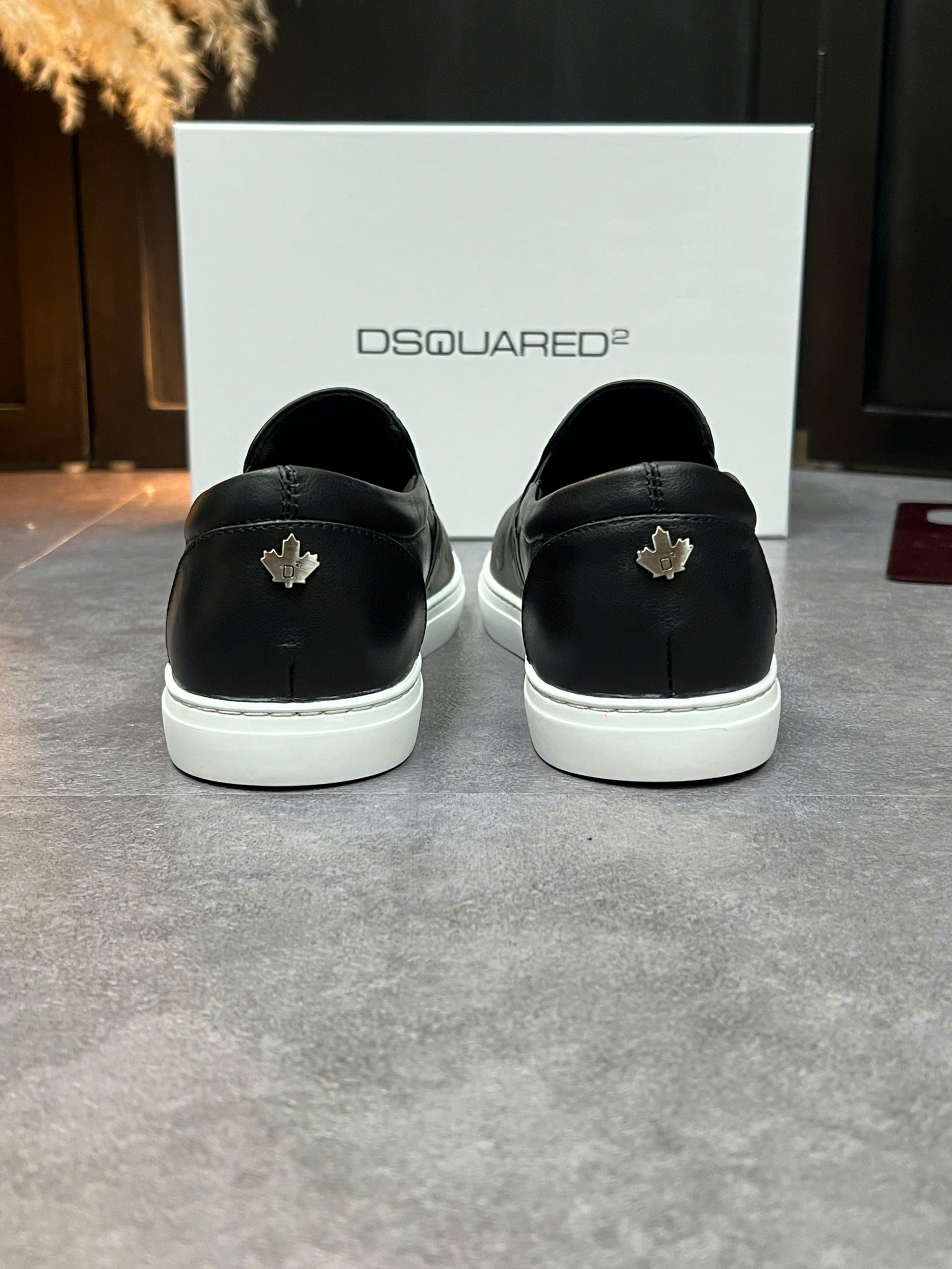 Giày slipon Dsquared2 DSQ D2 họa tiết chữ nổi lá cần Like Auth 38-43 VTN