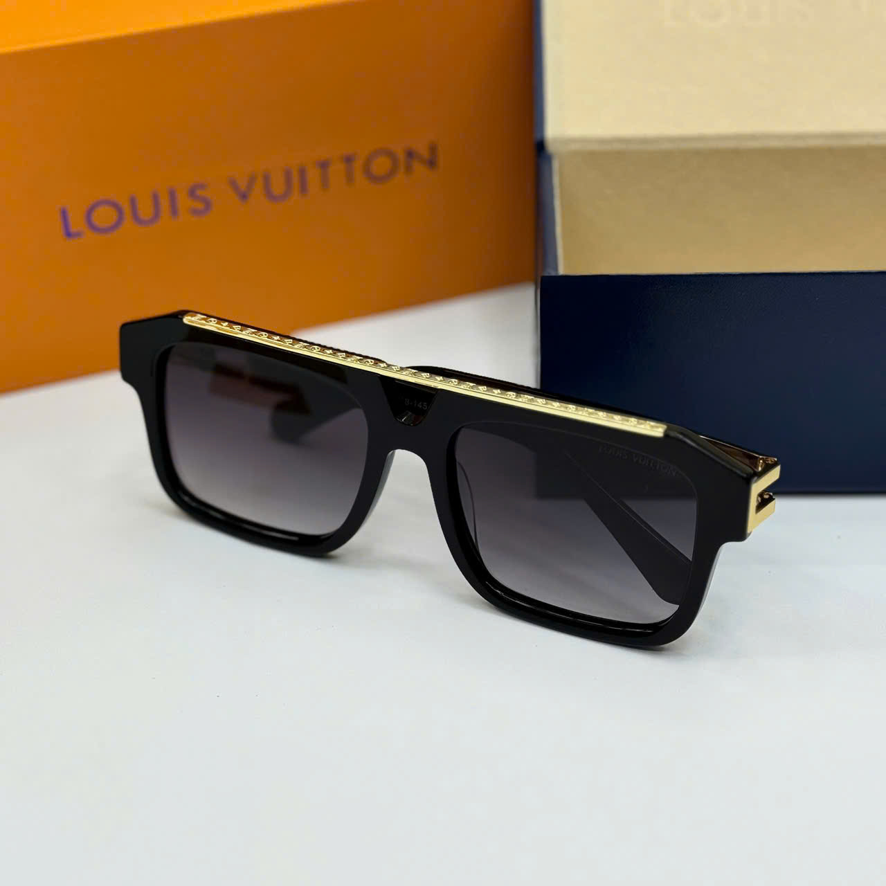 Kính mắt thời trang Louis Vuitton LV Đen phối gọng Vàng Like Auth on web fulbox LK