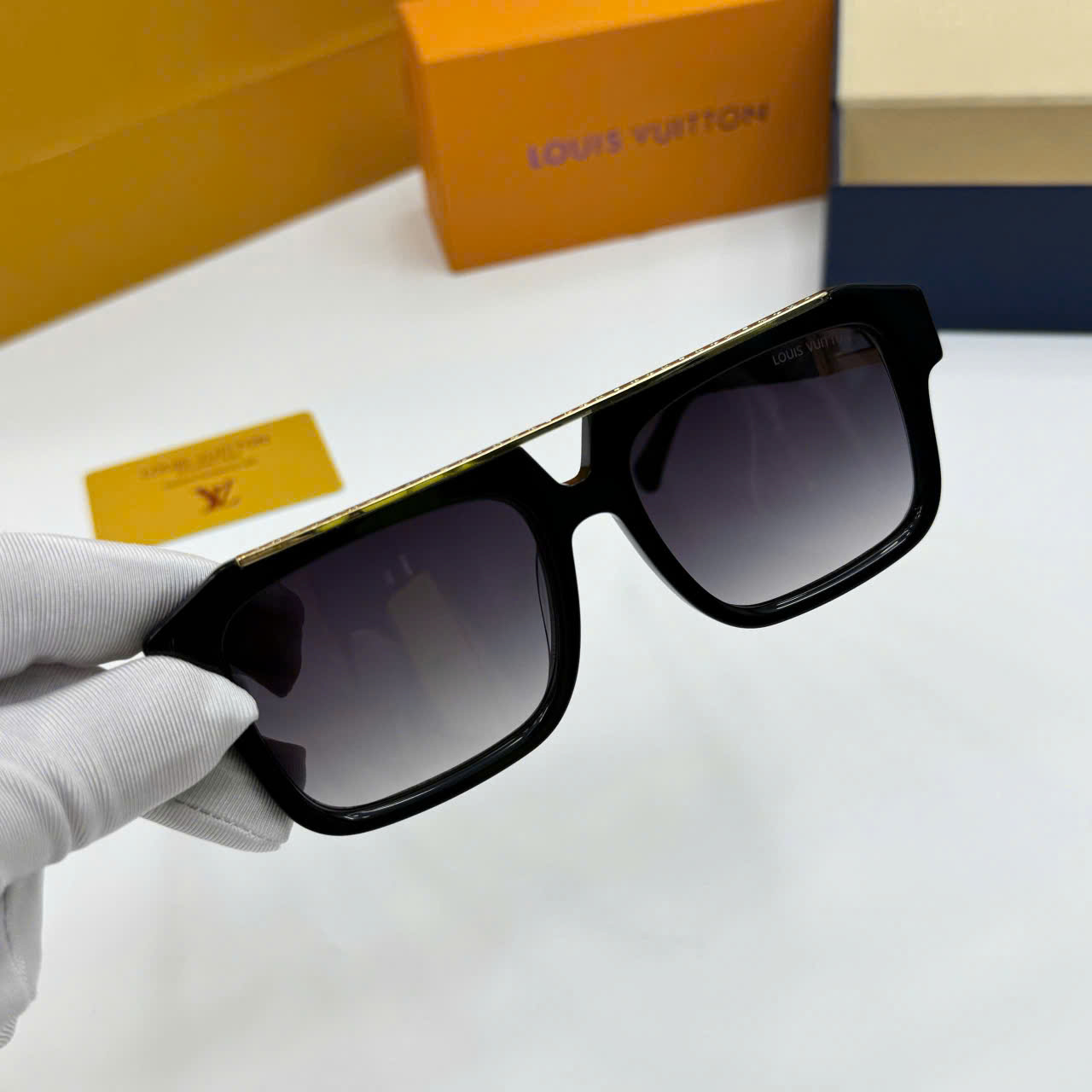 Kính mắt thời trang Louis Vuitton LV Đen phối gọng Vàng Like Auth on web fulbox LK