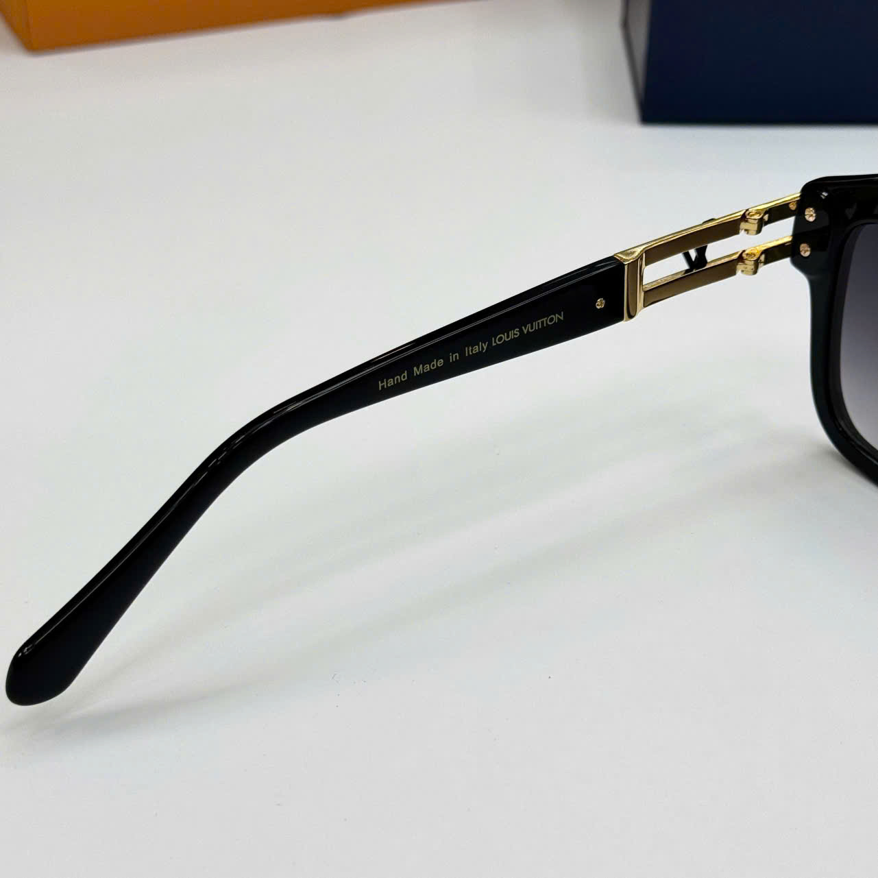 Kính mắt thời trang Louis Vuitton LV Đen phối gọng Vàng Like Auth on web fulbox LK