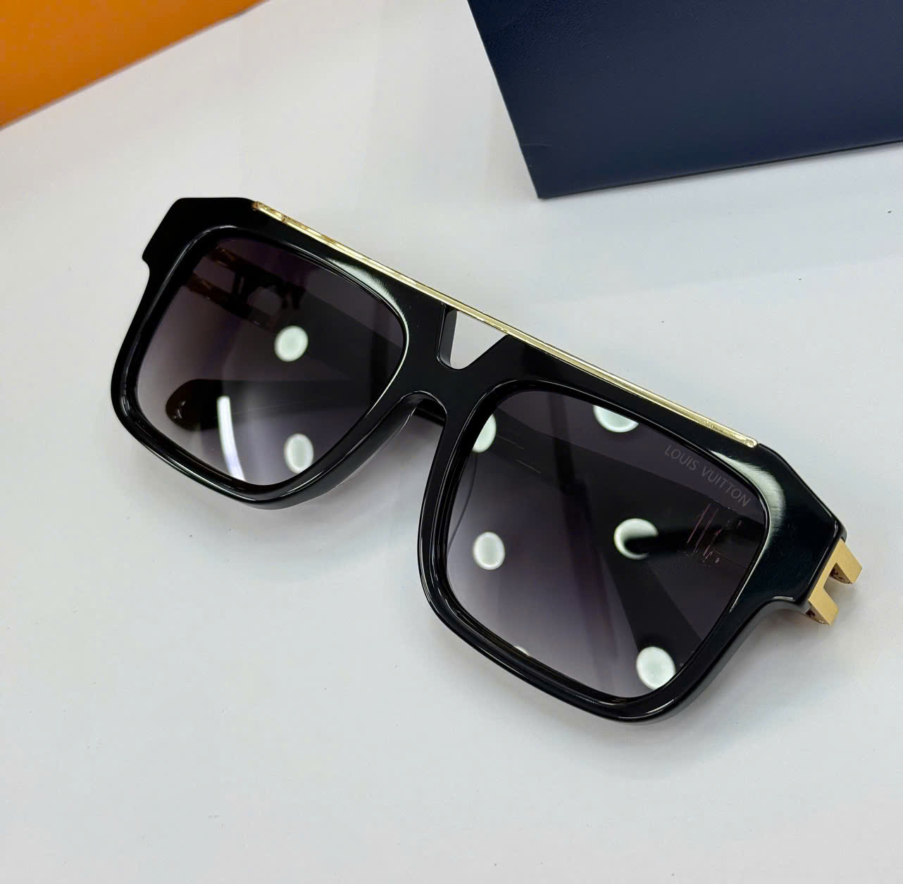 Kính mắt thời trang Louis Vuitton LV Đen phối gọng Vàng Like Auth on web fulbox LK