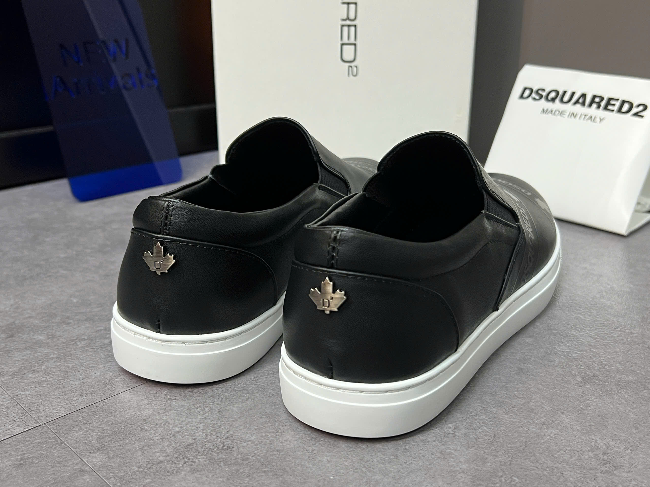 Giày slipon Dsquared2 DSQ D2 logo tag ngang lá cần Like Auth 38-43 VTN