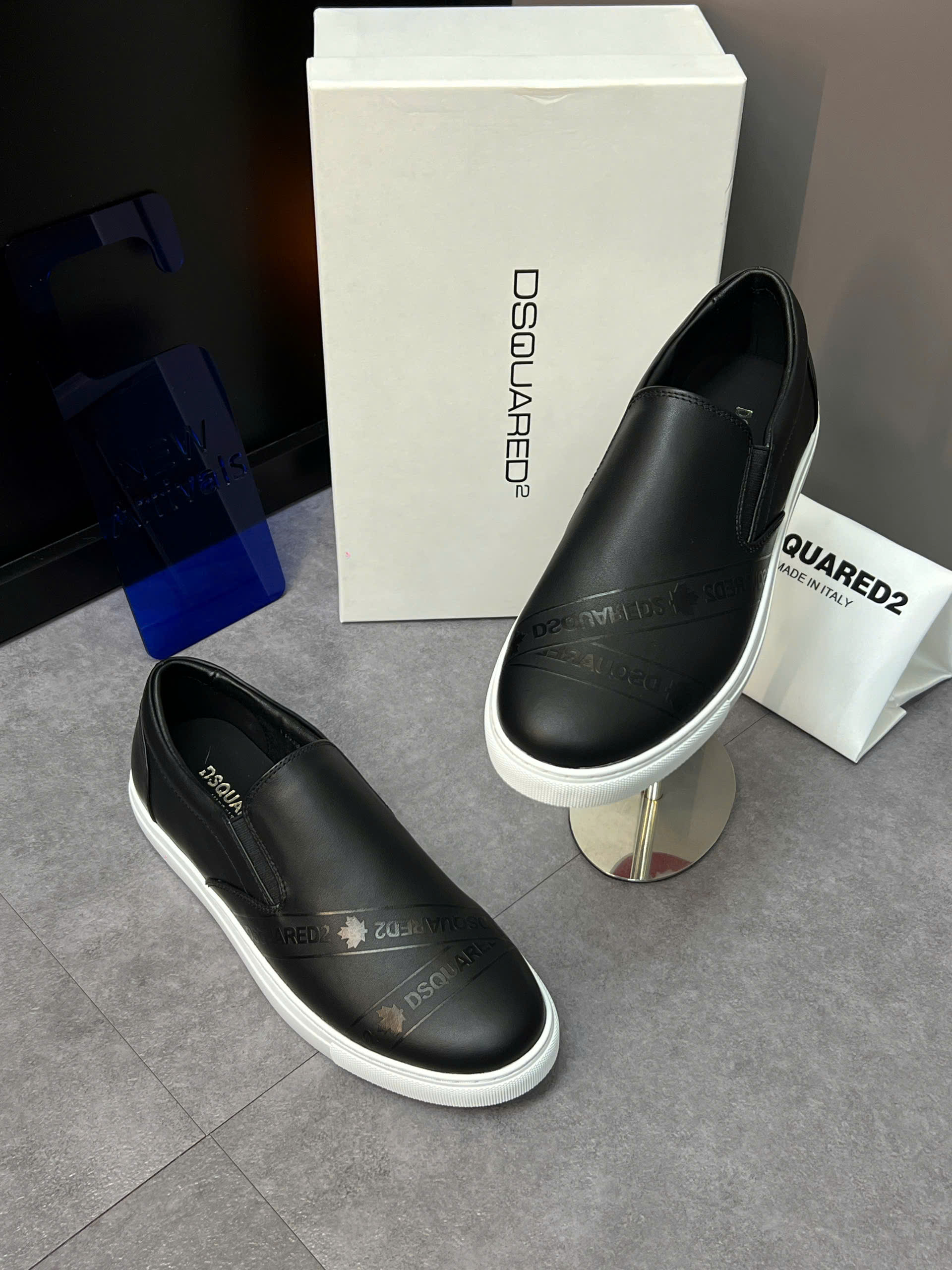 Giày slipon Dsquared2 DSQ D2 logo tag ngang lá cần Like Auth 38-43 VTN