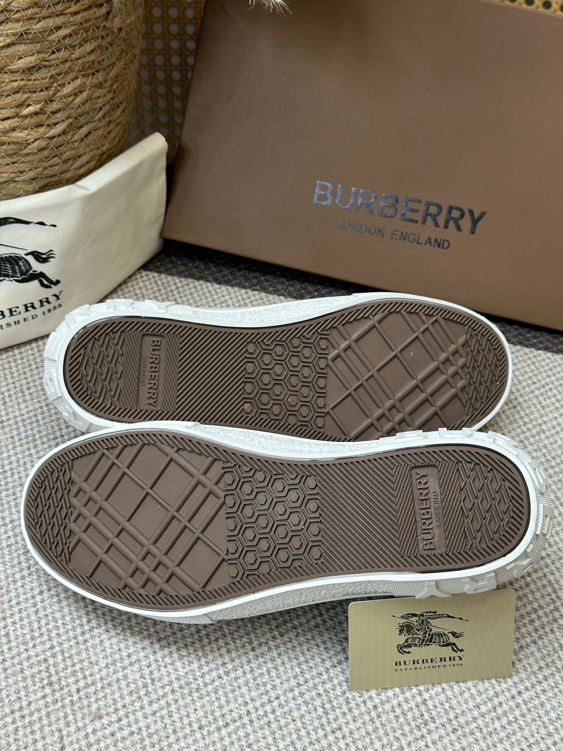 Giày sneaker Burberry BBR Check Low-top kẻ sọc Trắng Xám caro Like Auth 38-43 VTN