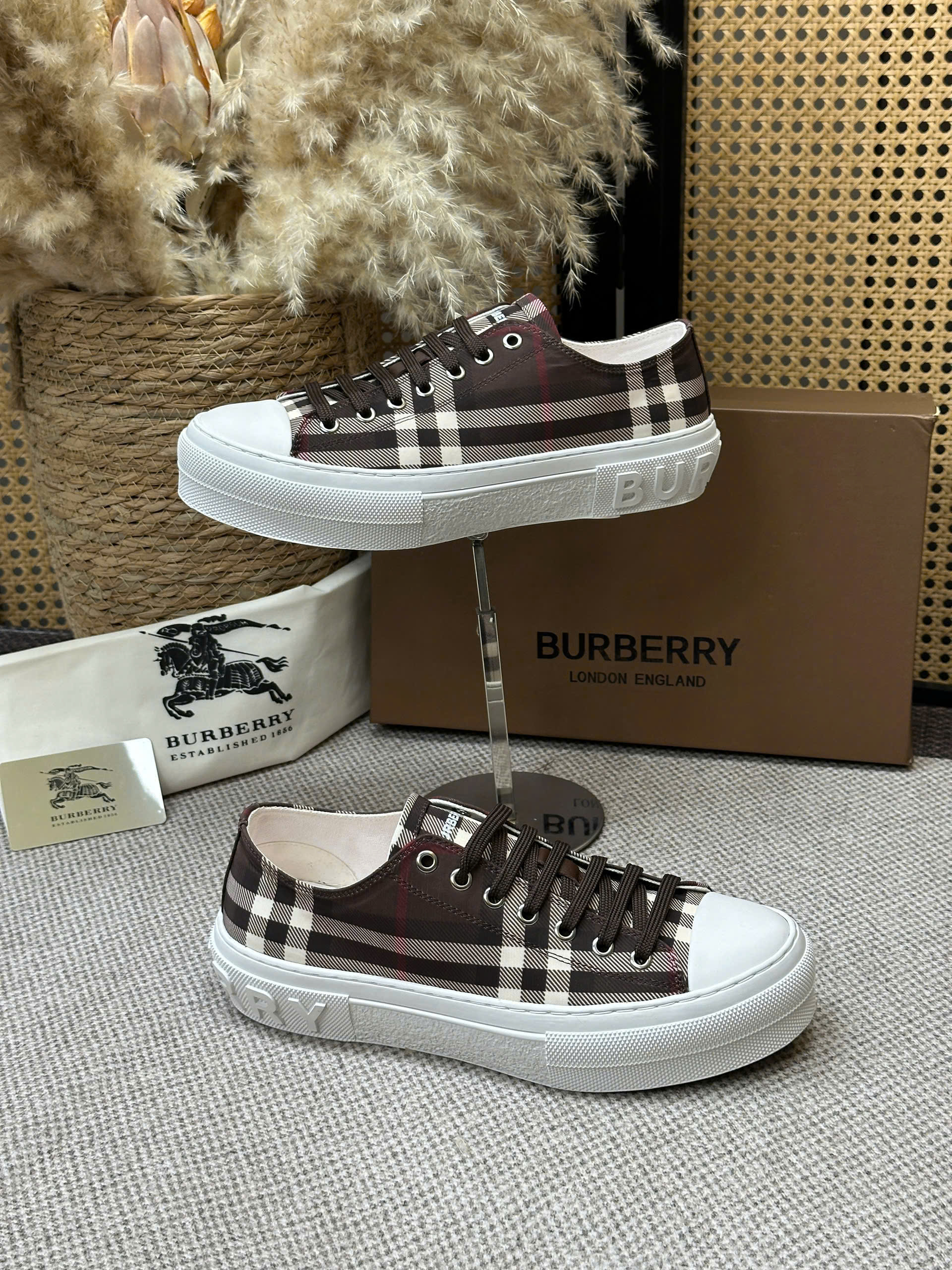 Giày sneaker Burberry BBR Check Low-top kẻ sọc Trắng Xám caro Like Auth 38-43 VTN