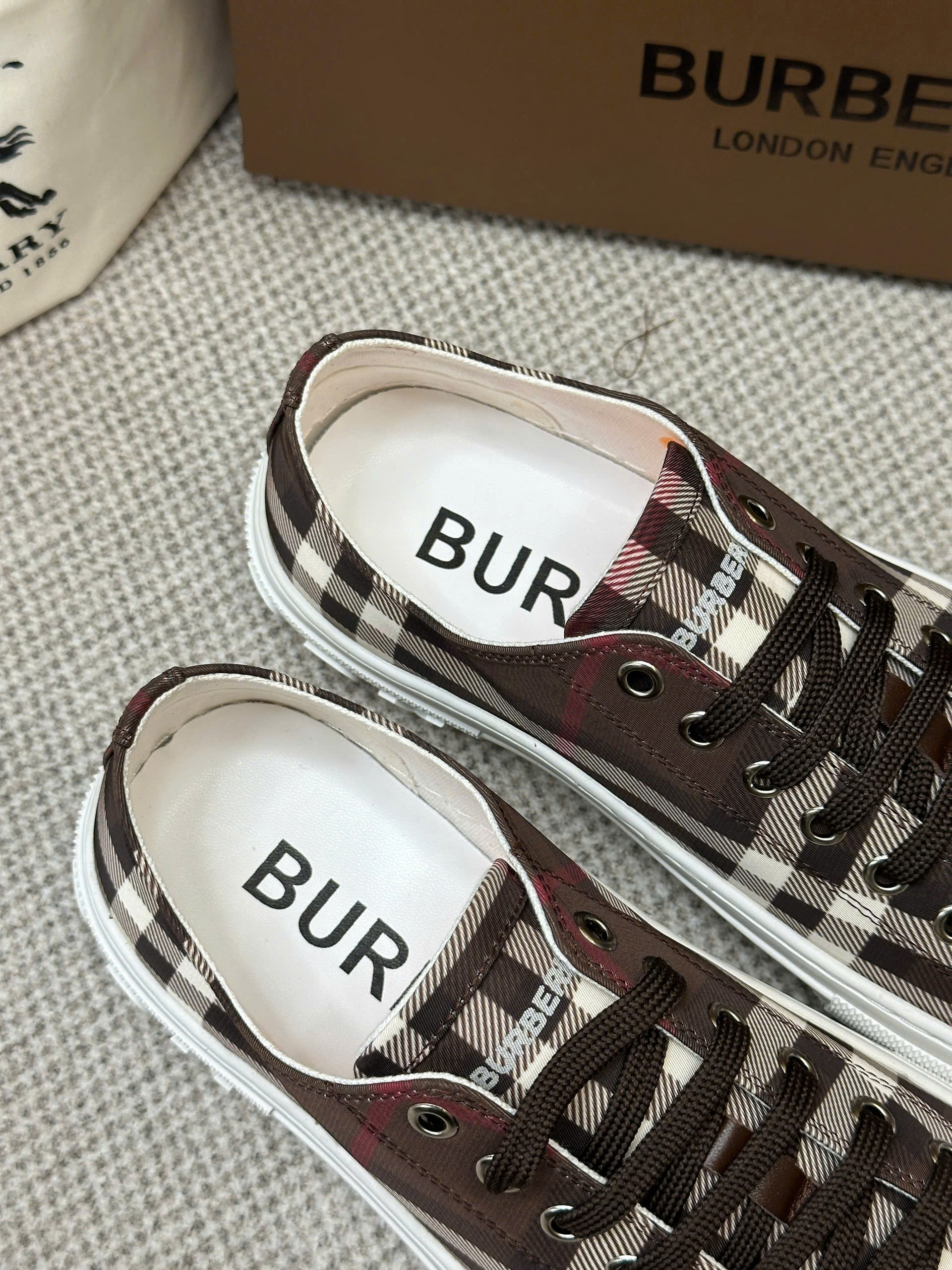 Giày sneaker Burberry BBR Check Low-top kẻ sọc Trắng Xám caro Like Auth 38-43 VTN